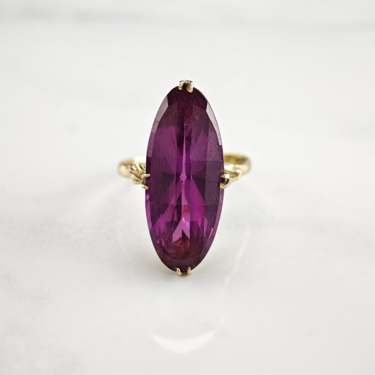 Large Oval Color Change Corrundum 10K Gold Ring Sz 6 1/2 R6808