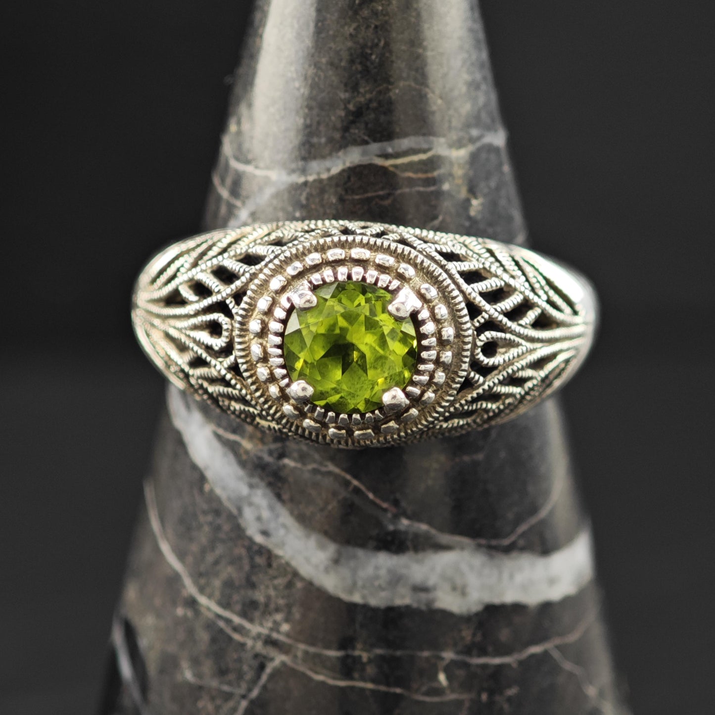 Sterling Silver Ring Green Peridot Gemstone Size 9 R6054