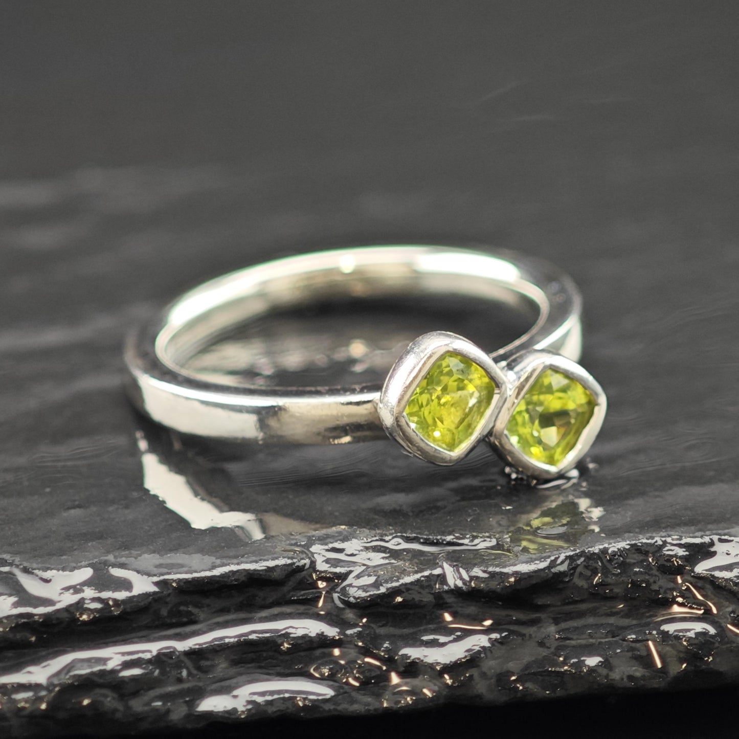 Double Peridot Band Ring Sterling Silver Sz 7 R6212