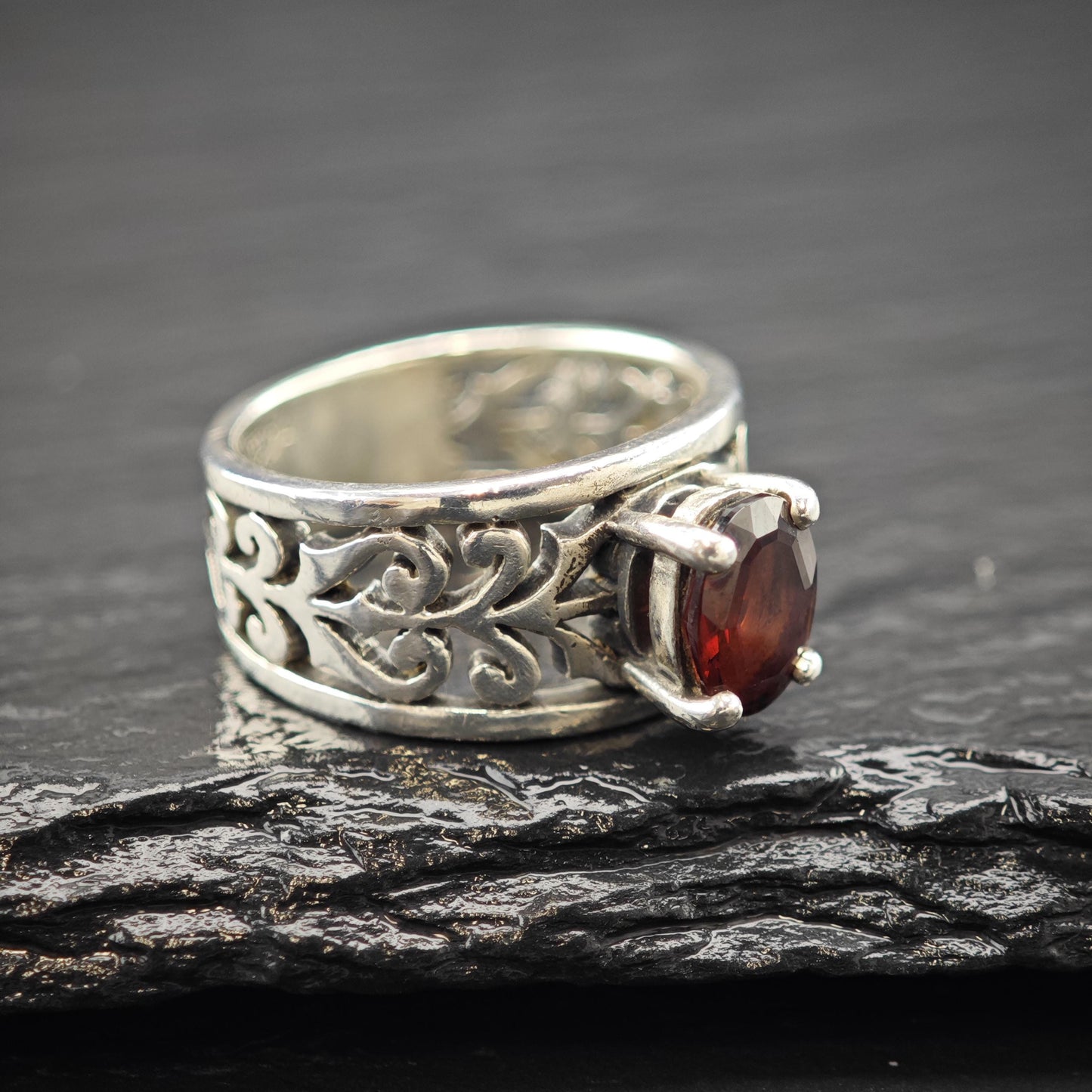 James Avery Filigree Garnet Ring Sterling Silver Sz 6 1/2