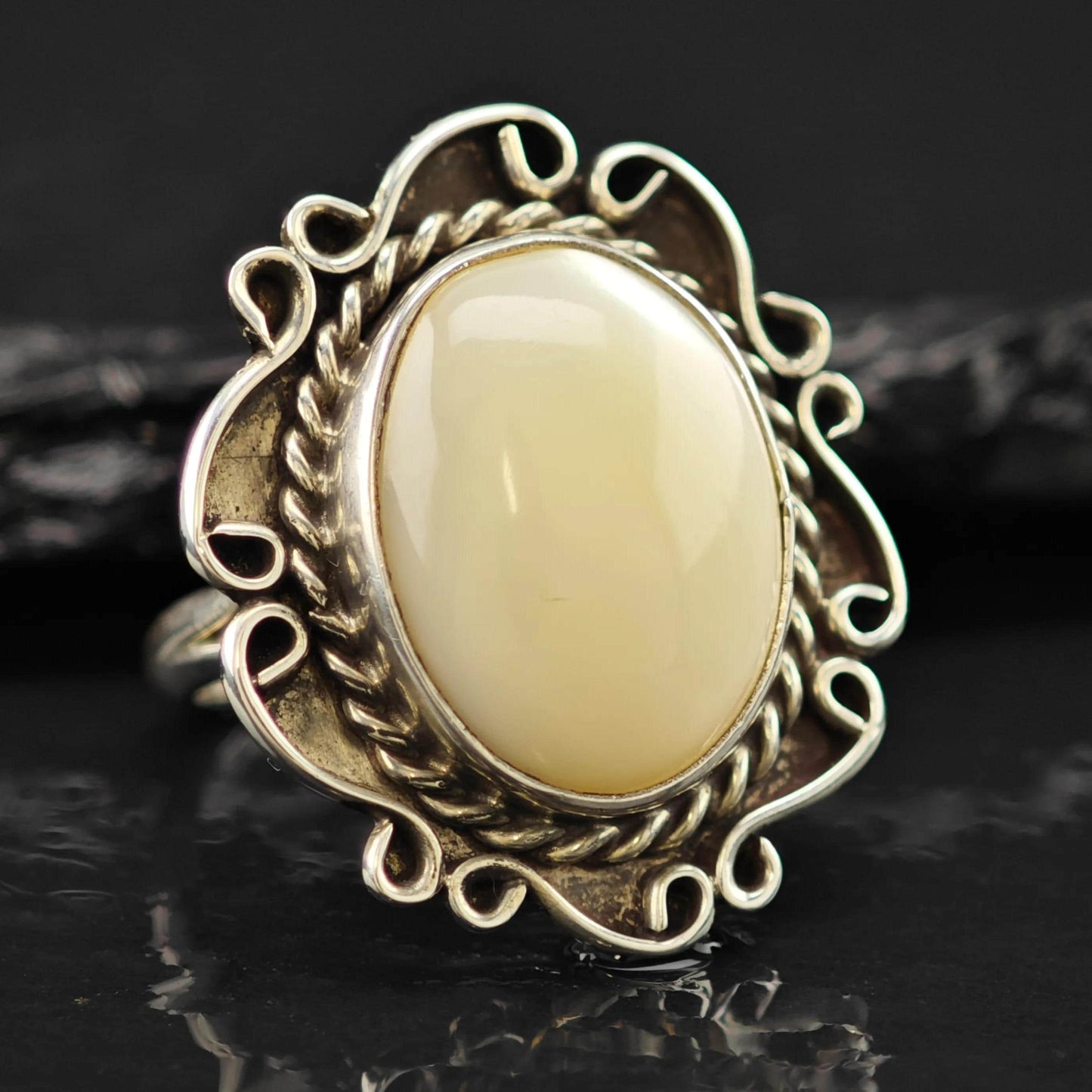 SW Mother Of Pearl Ring Sterling Silver Sz 5 1/2 R6081
