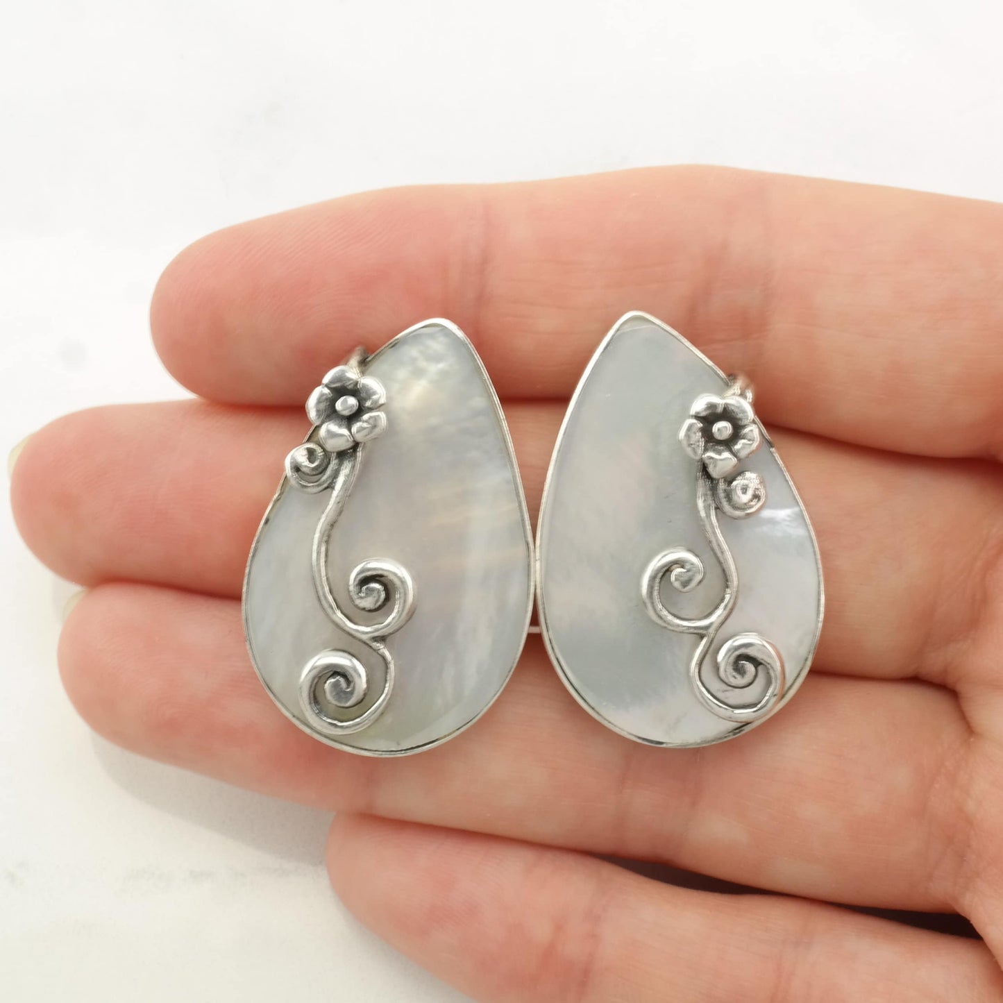 Sterling Silver Mother of Pearl Floral Earrings Stud