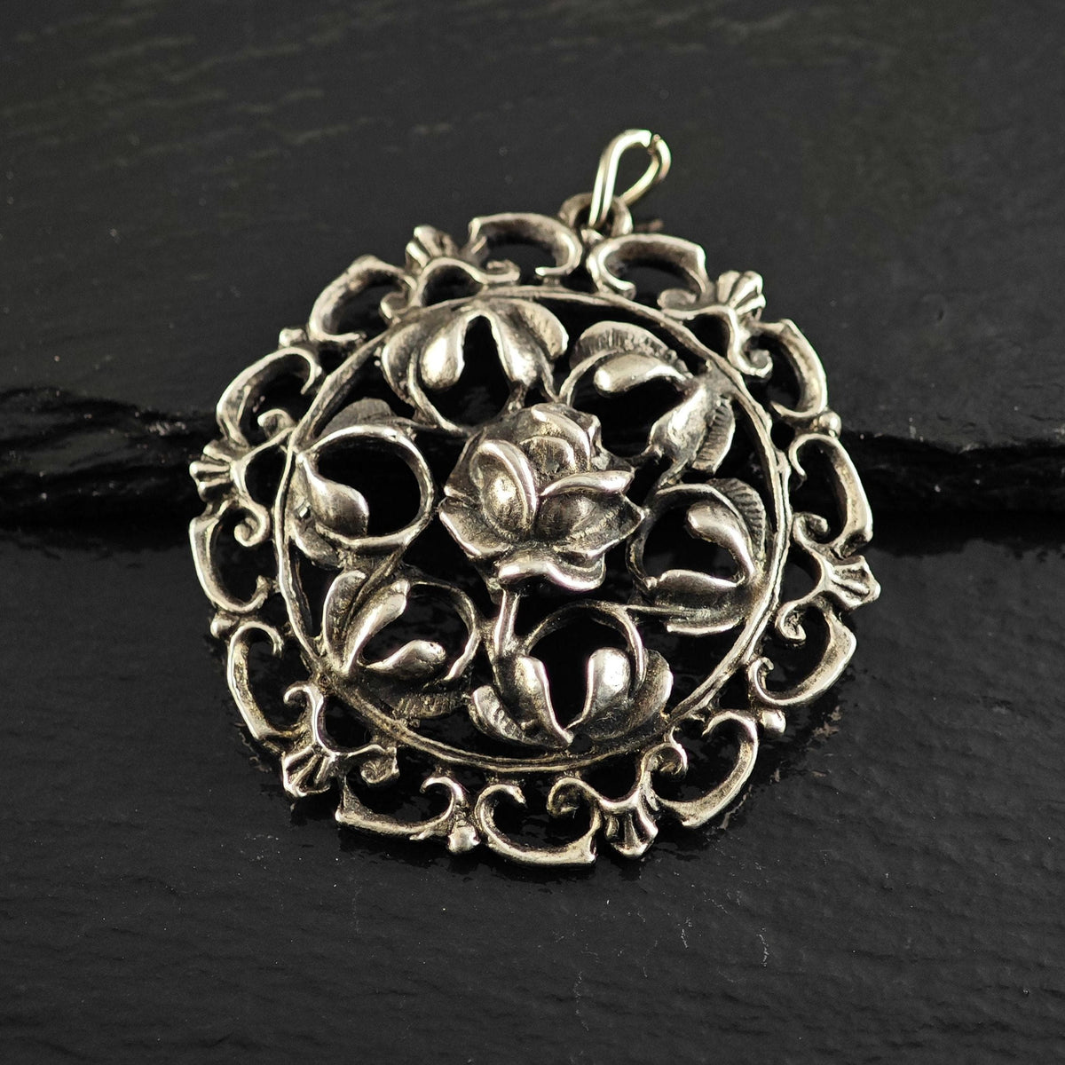 Art Nouveau Floral Sterling Silver Pendant P3153