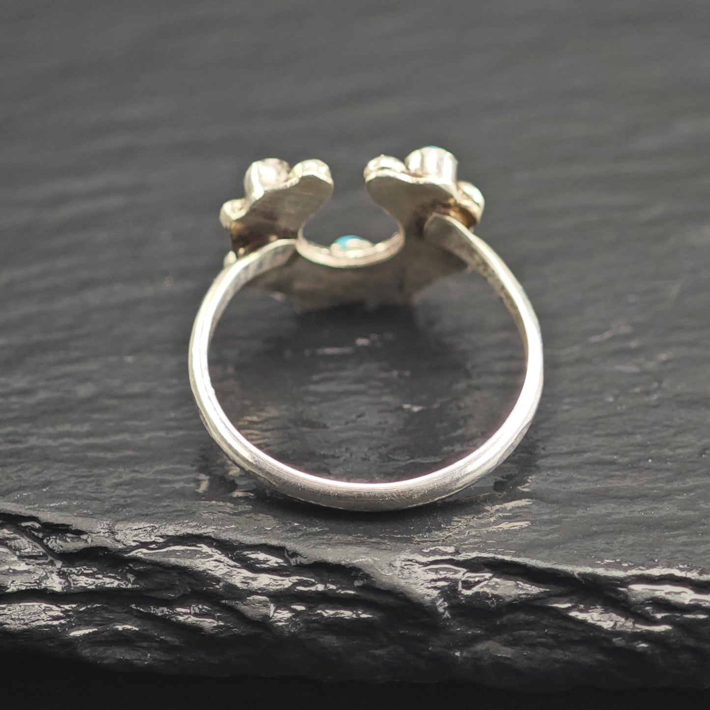 Vintage Native Petit Point Turquoise Horseshoe Shape Sterling Silver Ring Sz 6 3/4 R6662