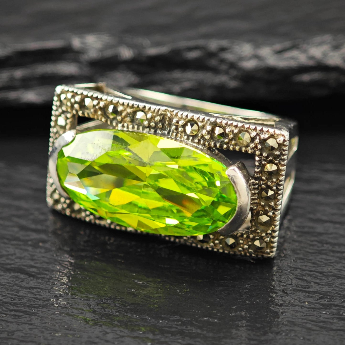 Green Gemstone Sterling Silver Ring Size 6 1/4 R6106