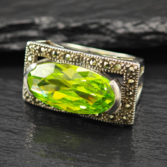 Green Gemstone Sterling Silver Ring Size 6 1/4 R6106