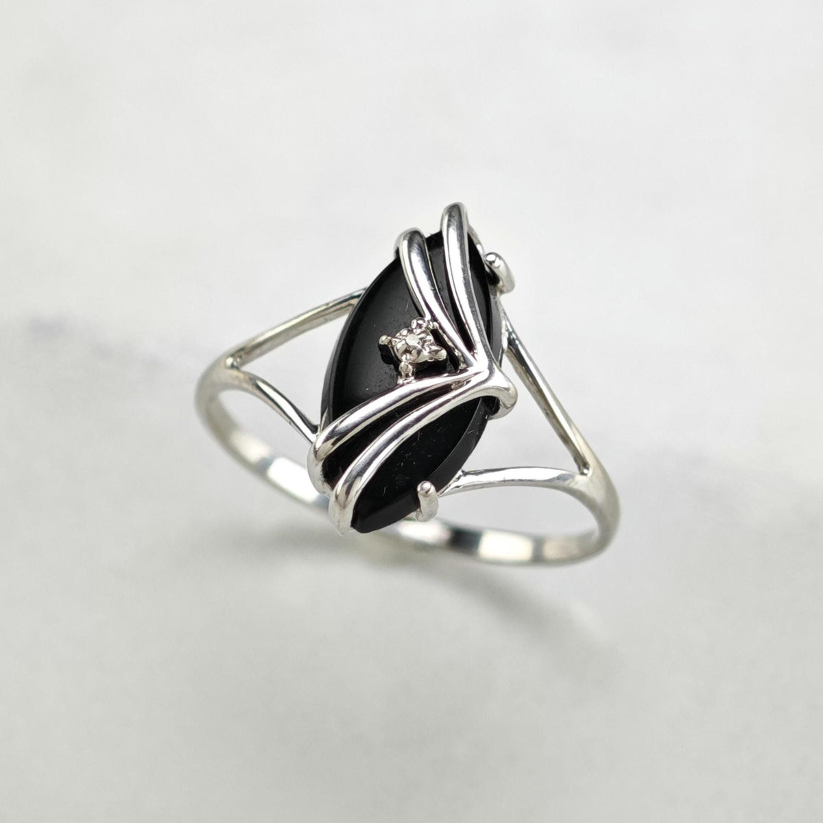 Diamond & Onyx 10K White Gold Ring Sz 8 1/2 R6774