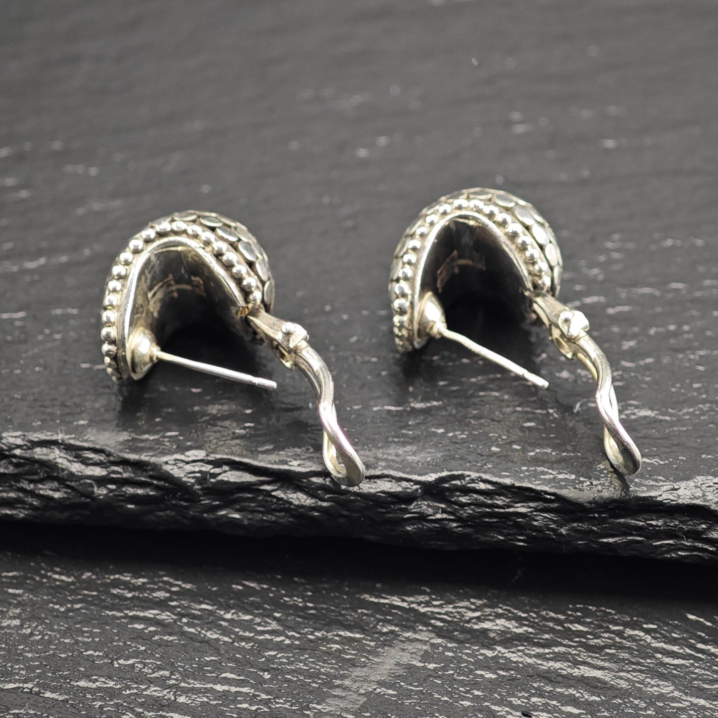 Vintage John Hardy Scallop Omega Back Sterling Silver Earrings ER3184Dor