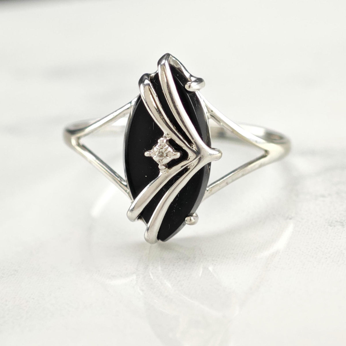 Diamond & Onyx 10K White Gold Ring Sz 8 1/2 R6774