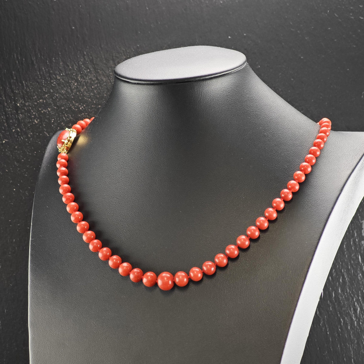 Graduated Coral Beads 18K Gold Clasp Beaded Necklace N2773