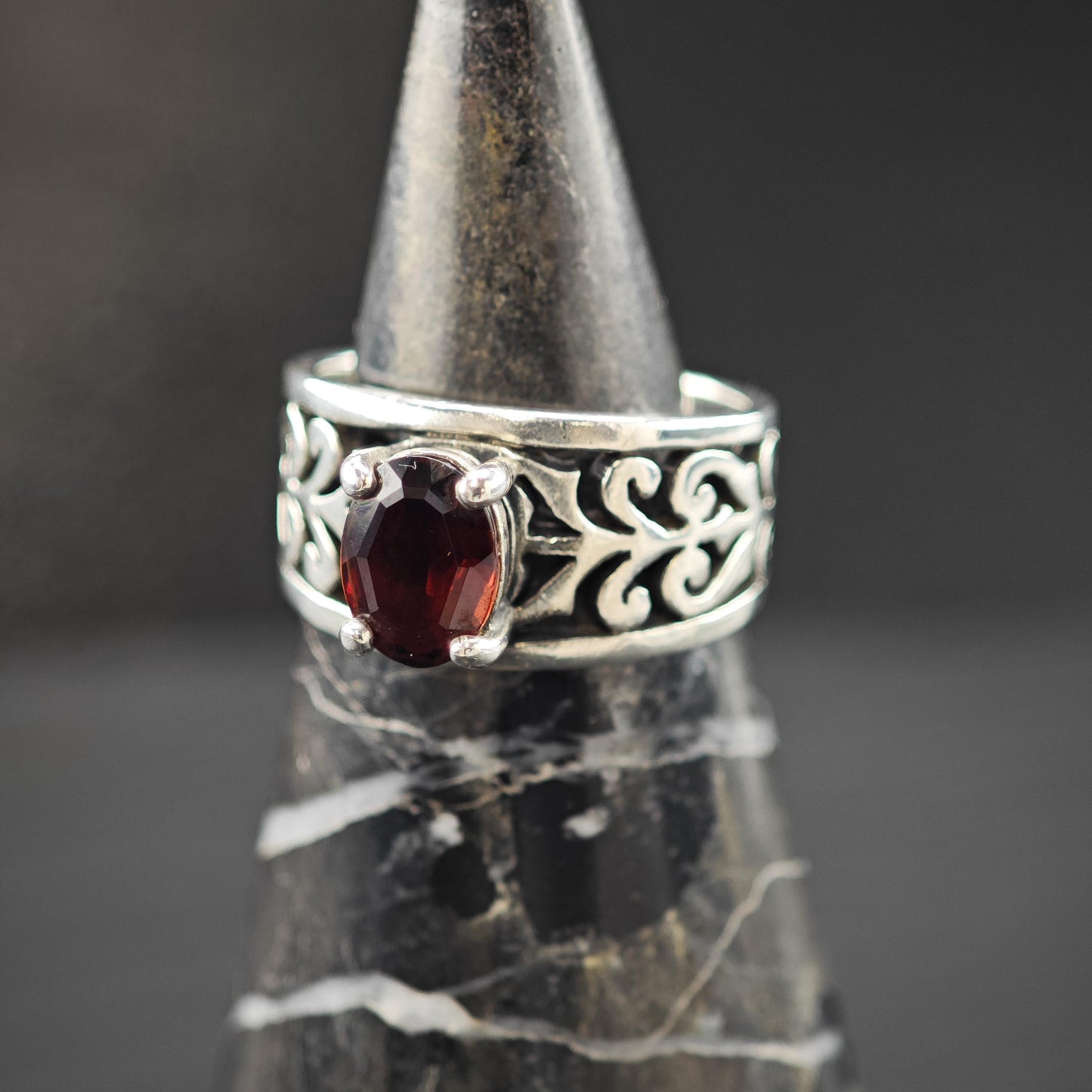 James Avery Filigree Garnet Ring Sterling Silver Sz 6 1/2