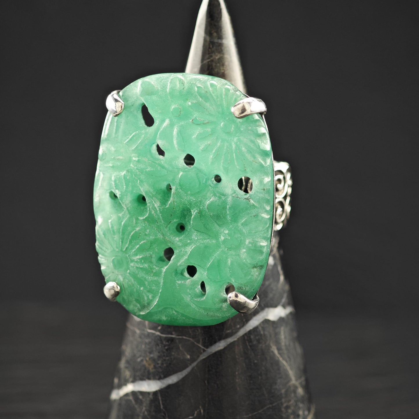 AKR Carved Quartzite Jade Ring Sterling Silver Floral Motif Size 8