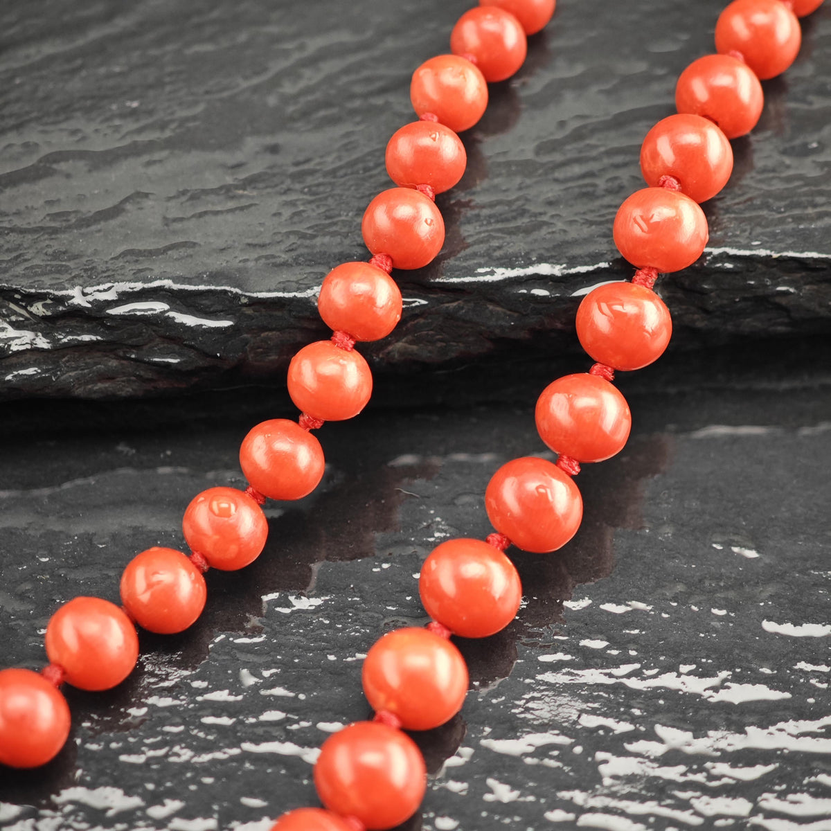 Graduated Coral Beads 18K Gold Clasp Beaded Necklace N2773