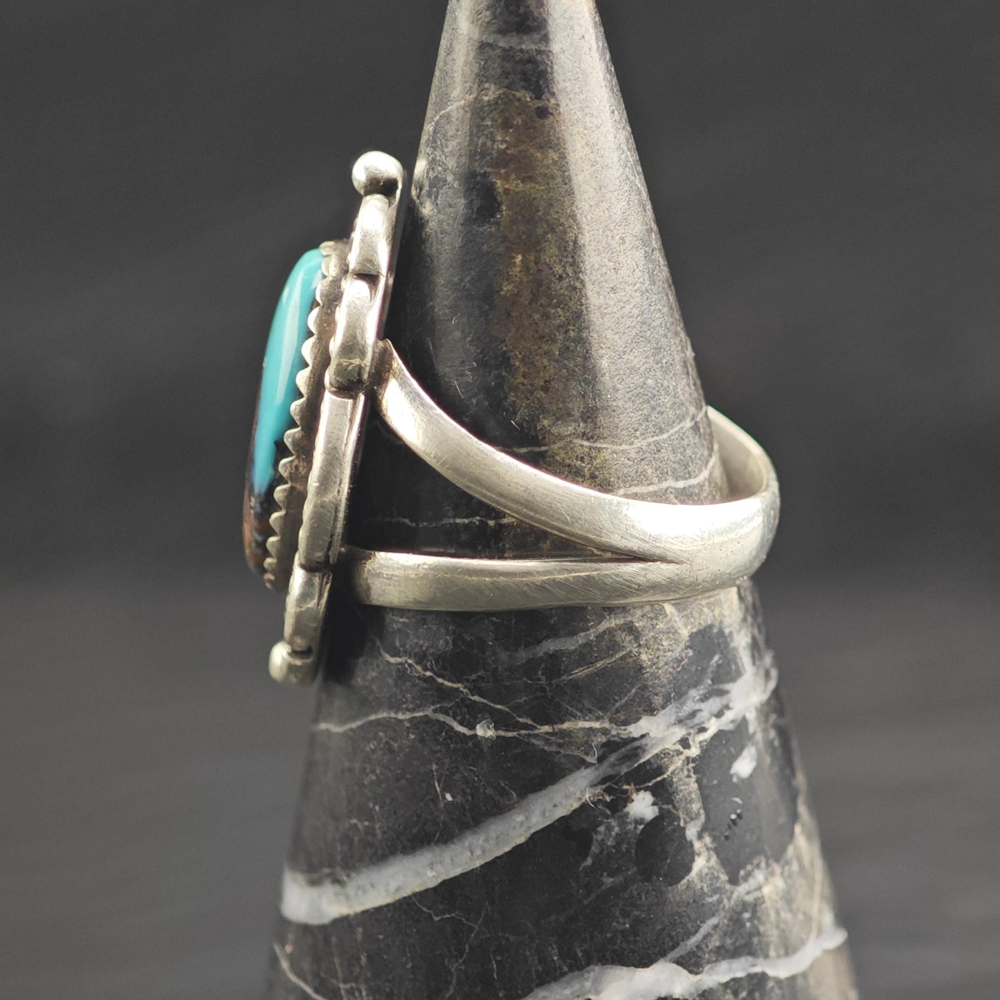 Native American Bisbee Turquoise Detailed Bezel Sterling Silver Ring Sz 6 R6651