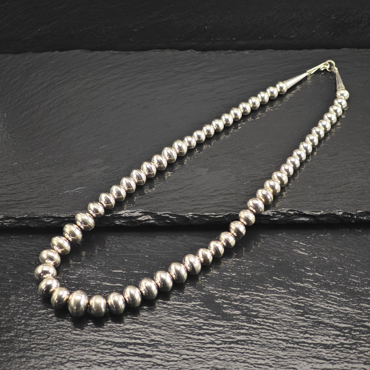 Vintage Native American 8-14mm Graduated Bench Sterling Silver Beaded Necklace N2770