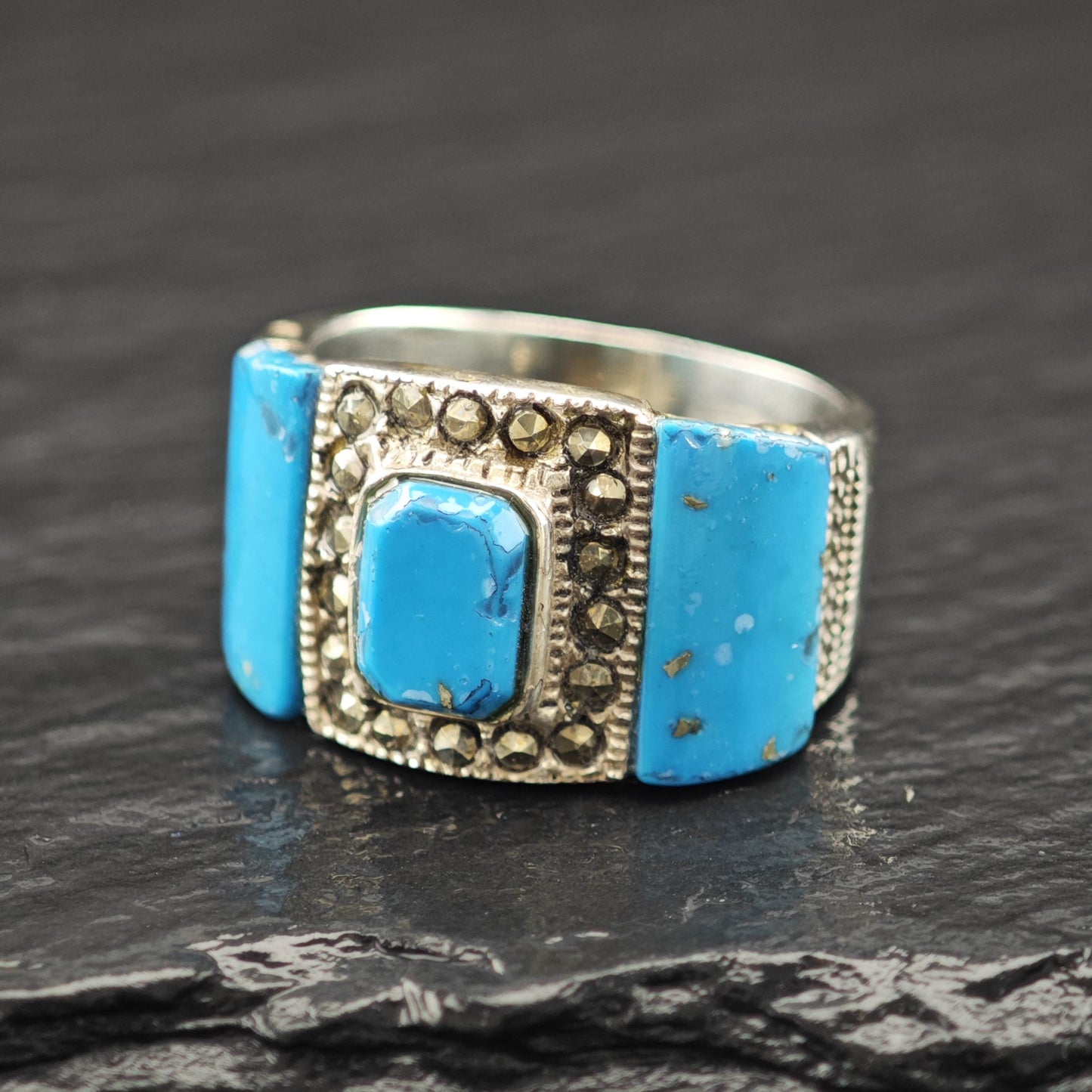 Silver Statement Ring Blue Stone Decorative Details Size 6 1/4 R6119