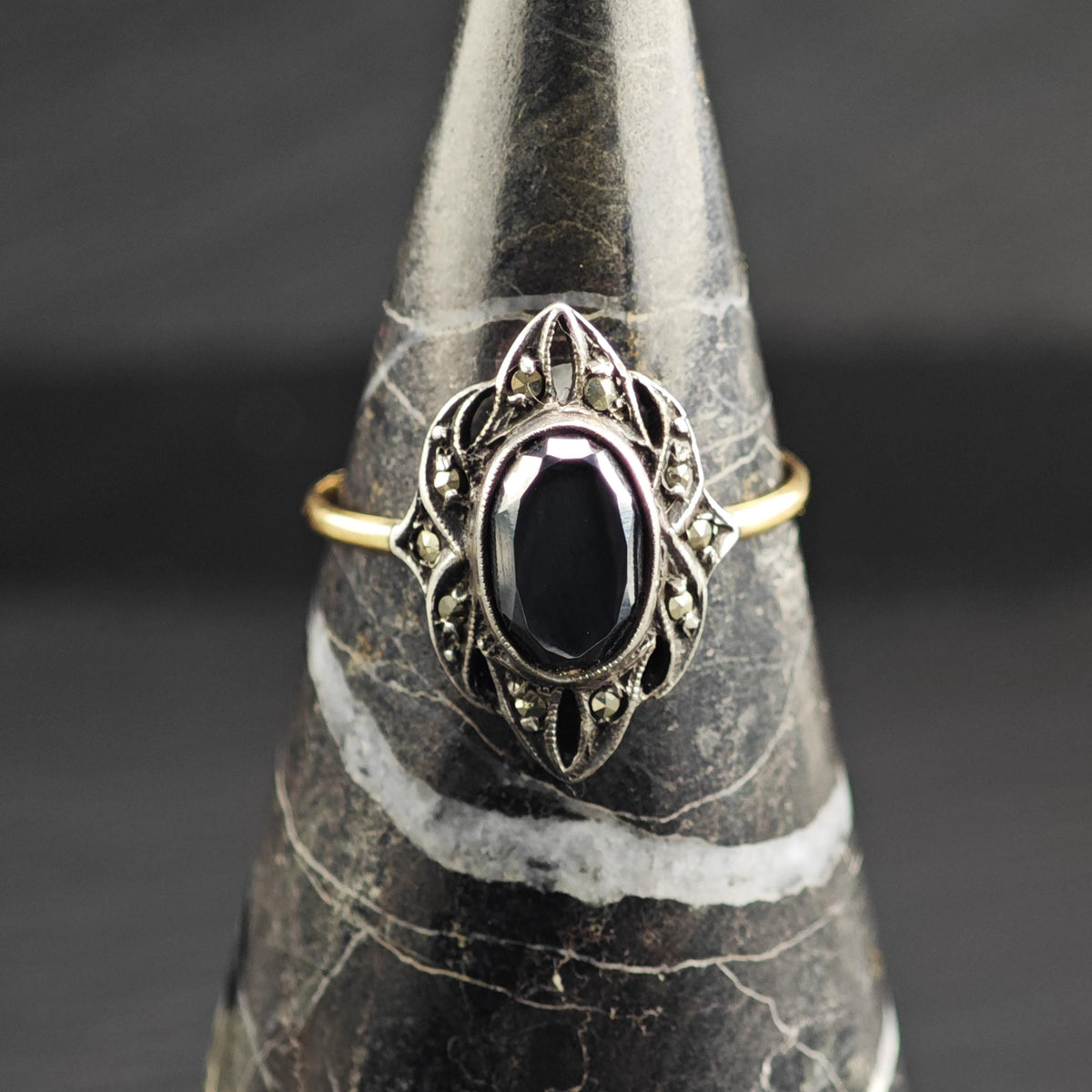 Art Nouveau Hematite Silver & 18K Gold Ring Sz 8 1/2 R6763
