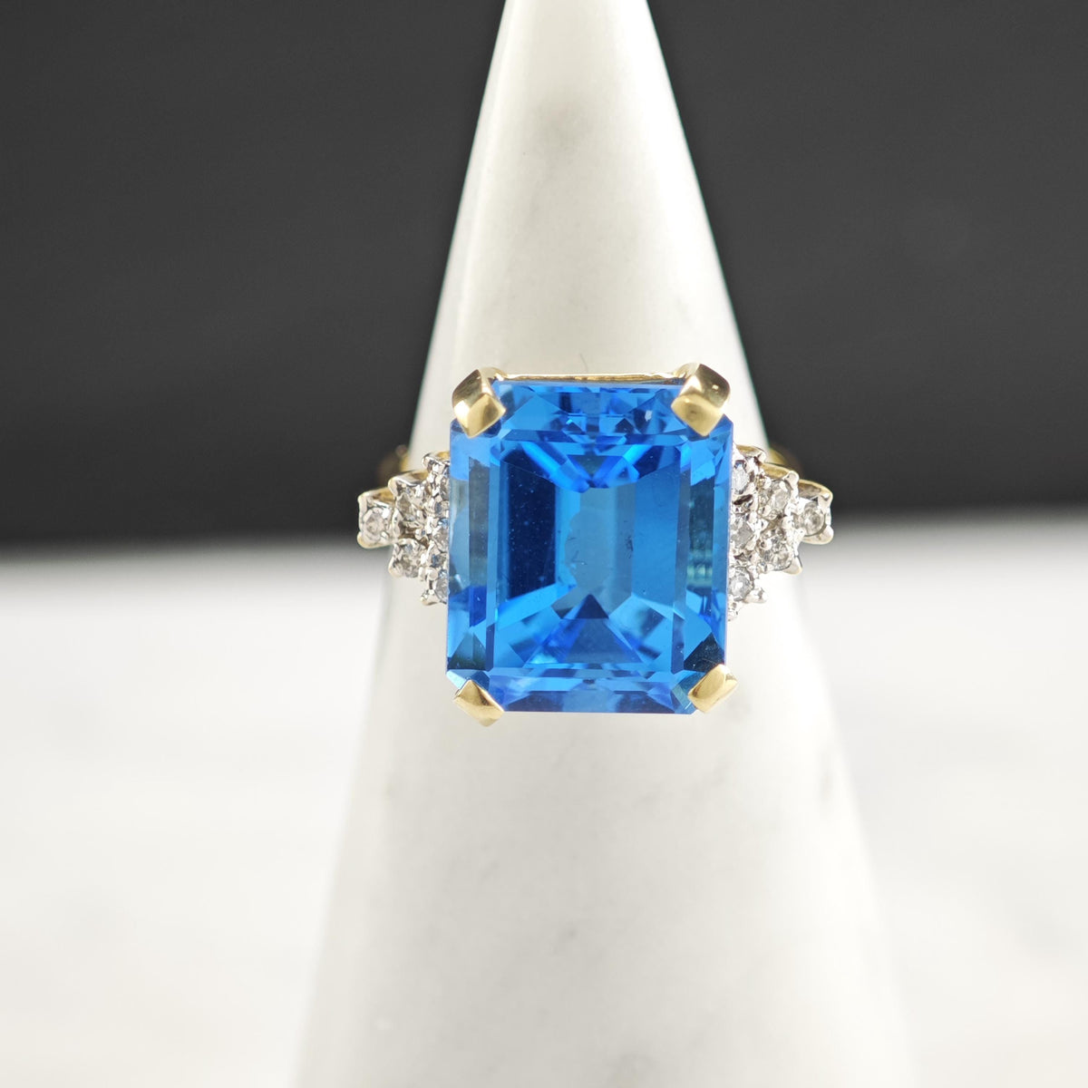 Large Topaz & Diamond 10K Gold Ring Sz 7 R6768