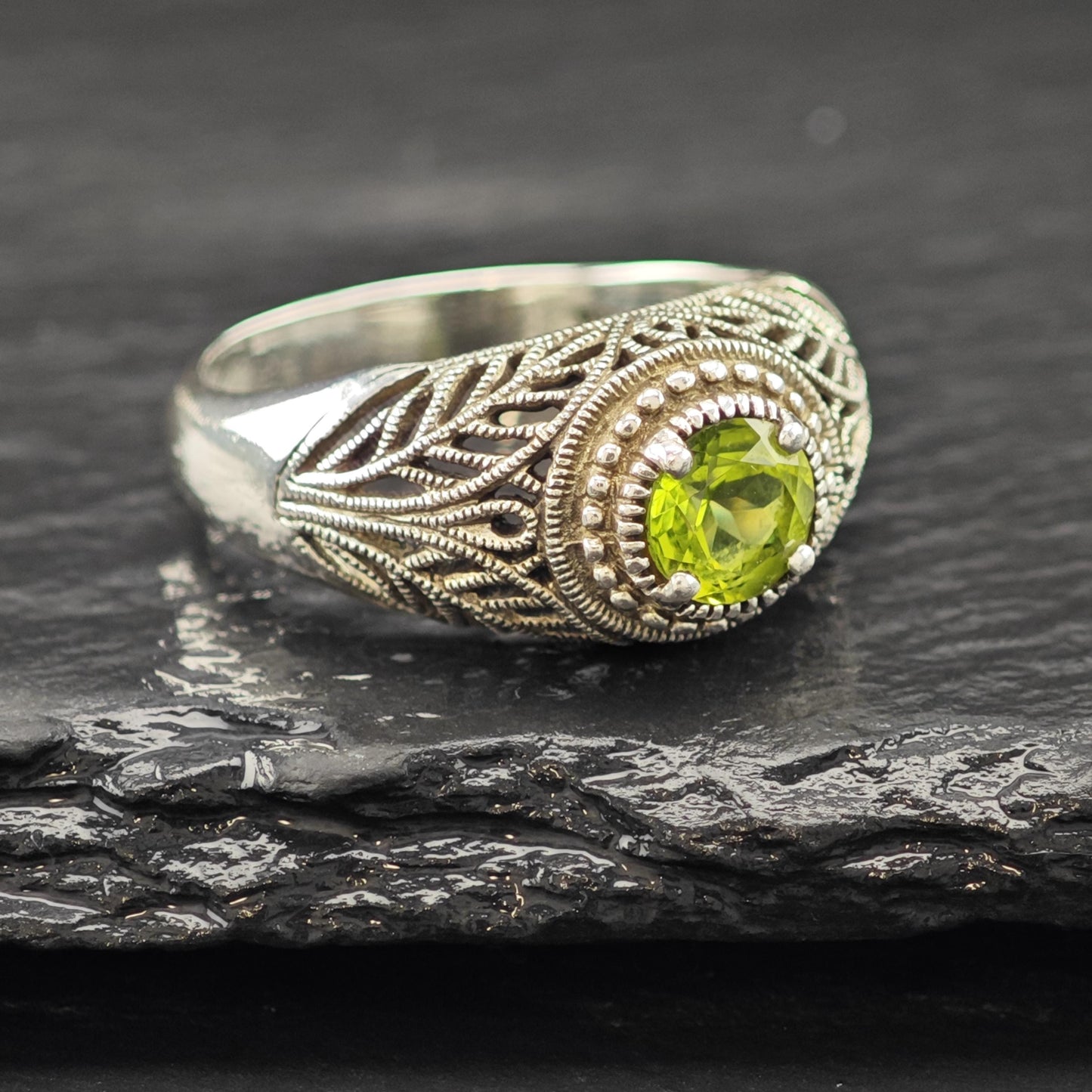 Sterling Silver Ring Green Peridot Gemstone Size 9 R6054