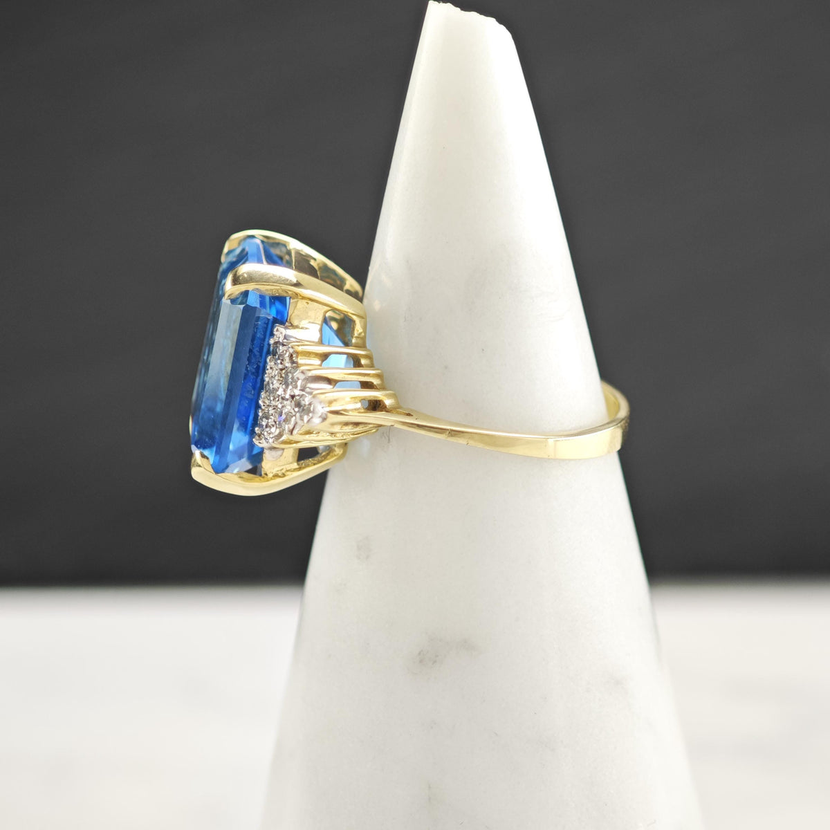 Large Topaz & Diamond 10K Gold Ring Sz 7 R6768