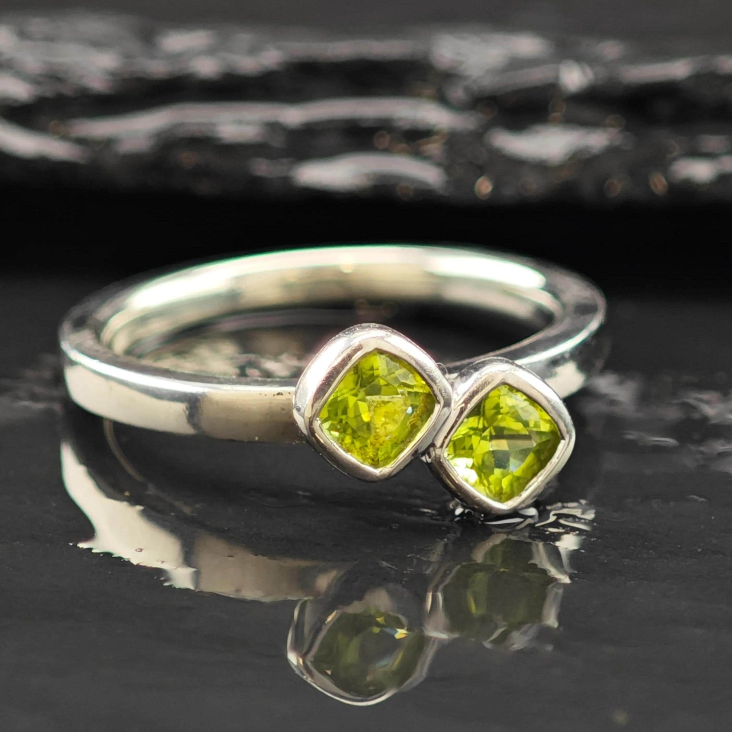 Double Peridot Band Ring Sterling Silver Sz 7 R6212