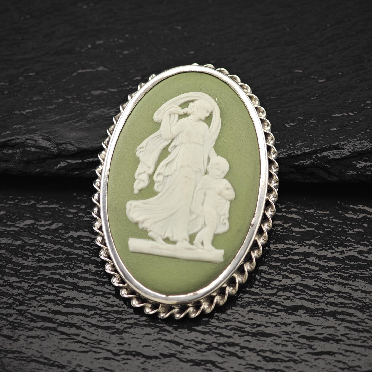 Wedgwood Jasperware 1956 Green Cameo Brooch/Pendant Sterling Silver P2786