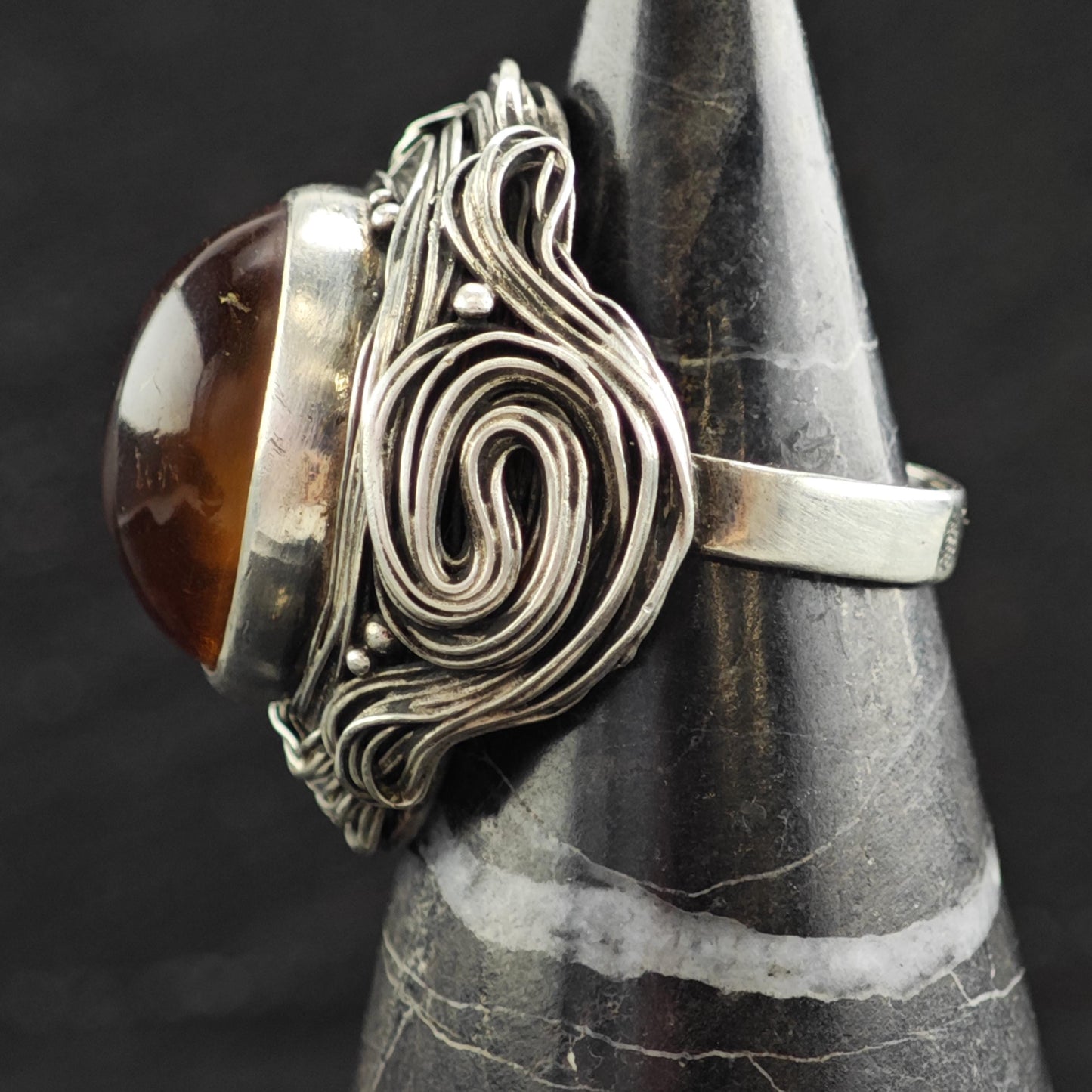Oval Amber Wire Design Sterling Silver Ring Sz 7 R6589