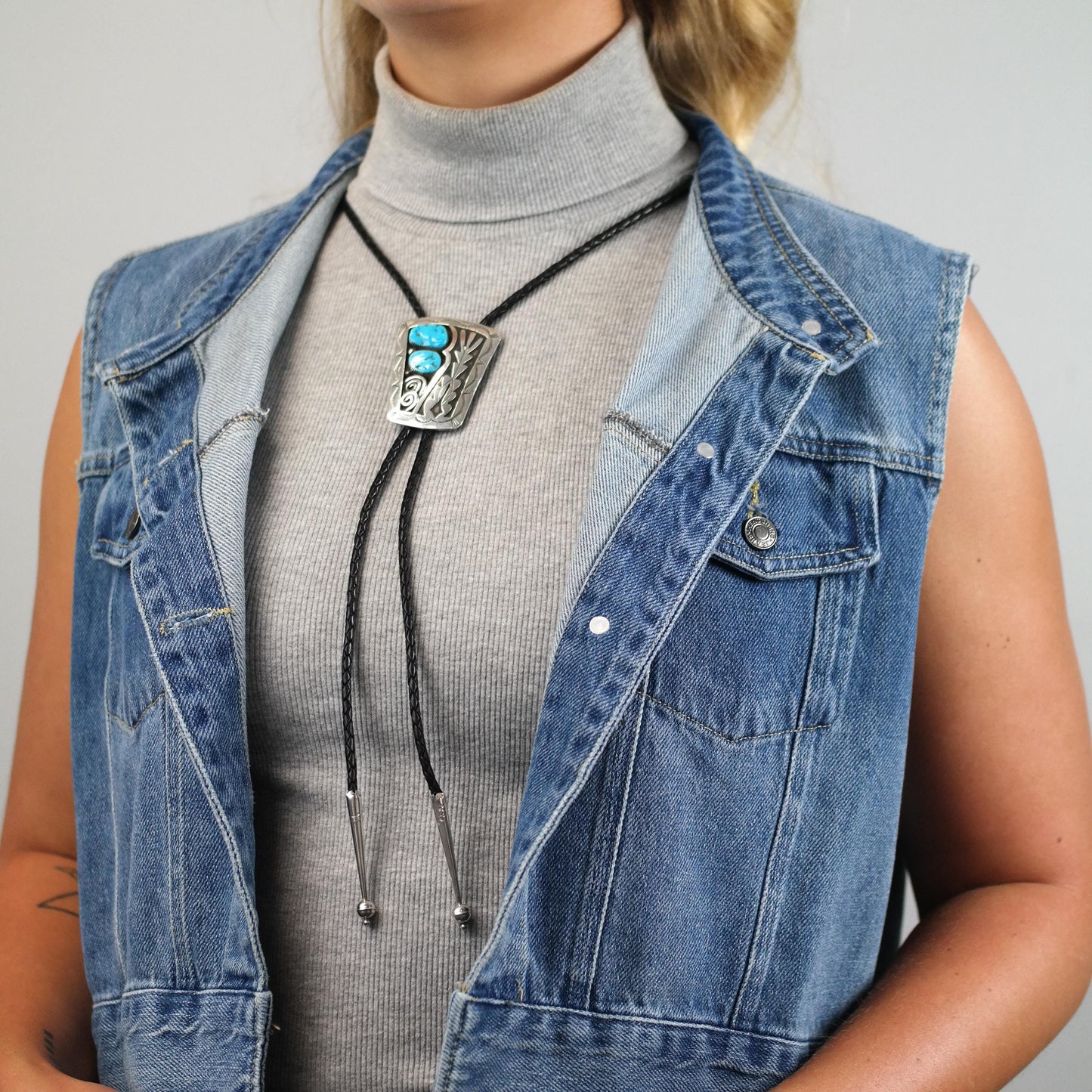 Vintage Native American Sterling Silver Sleeping Beauty Turquoise Shadow Box Bolo Tie Necklace N2747