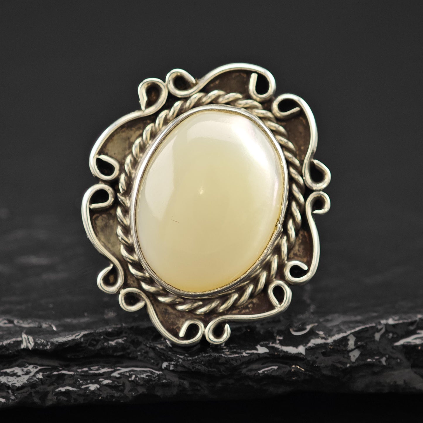 SW Mother Of Pearl Ring Sterling Silver Sz 5 1/2 R6081