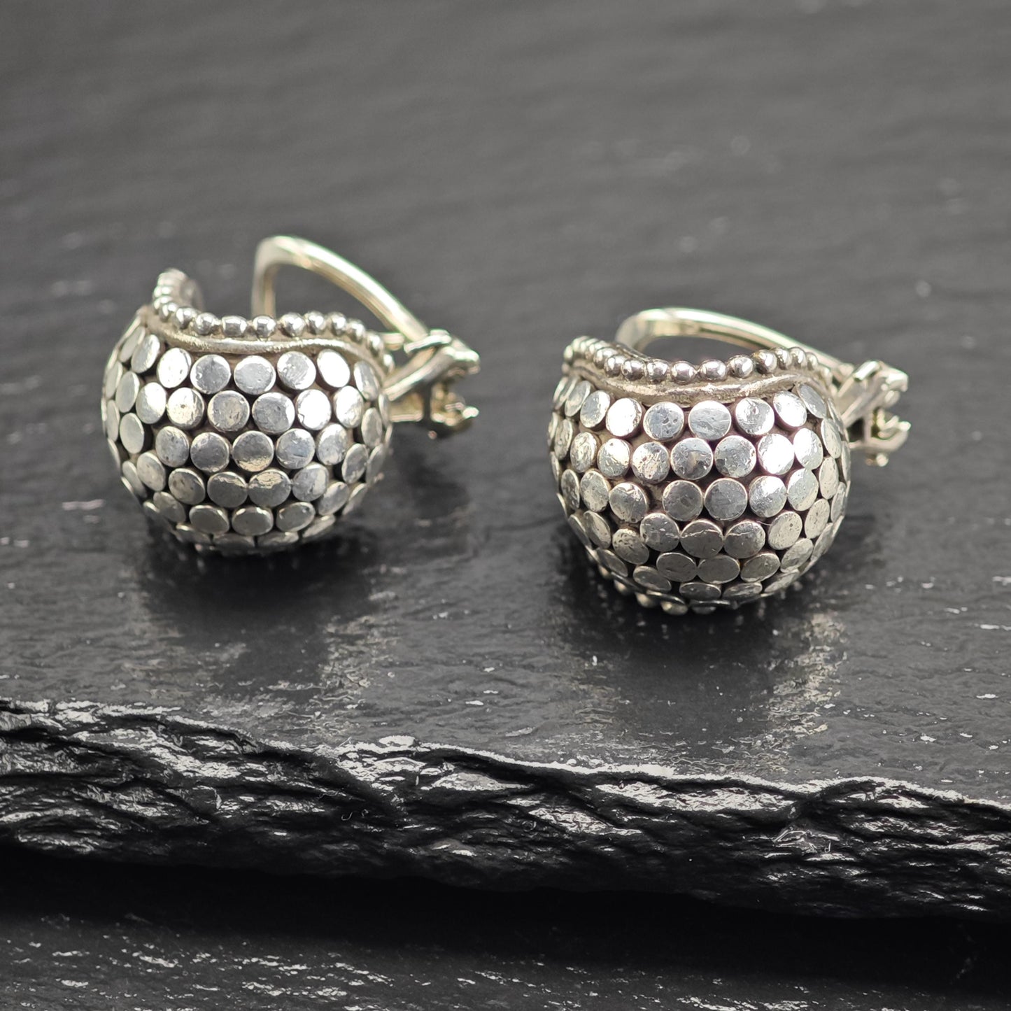 Vintage John Hardy Scallop Omega Back Sterling Silver Earrings ER3184Dor