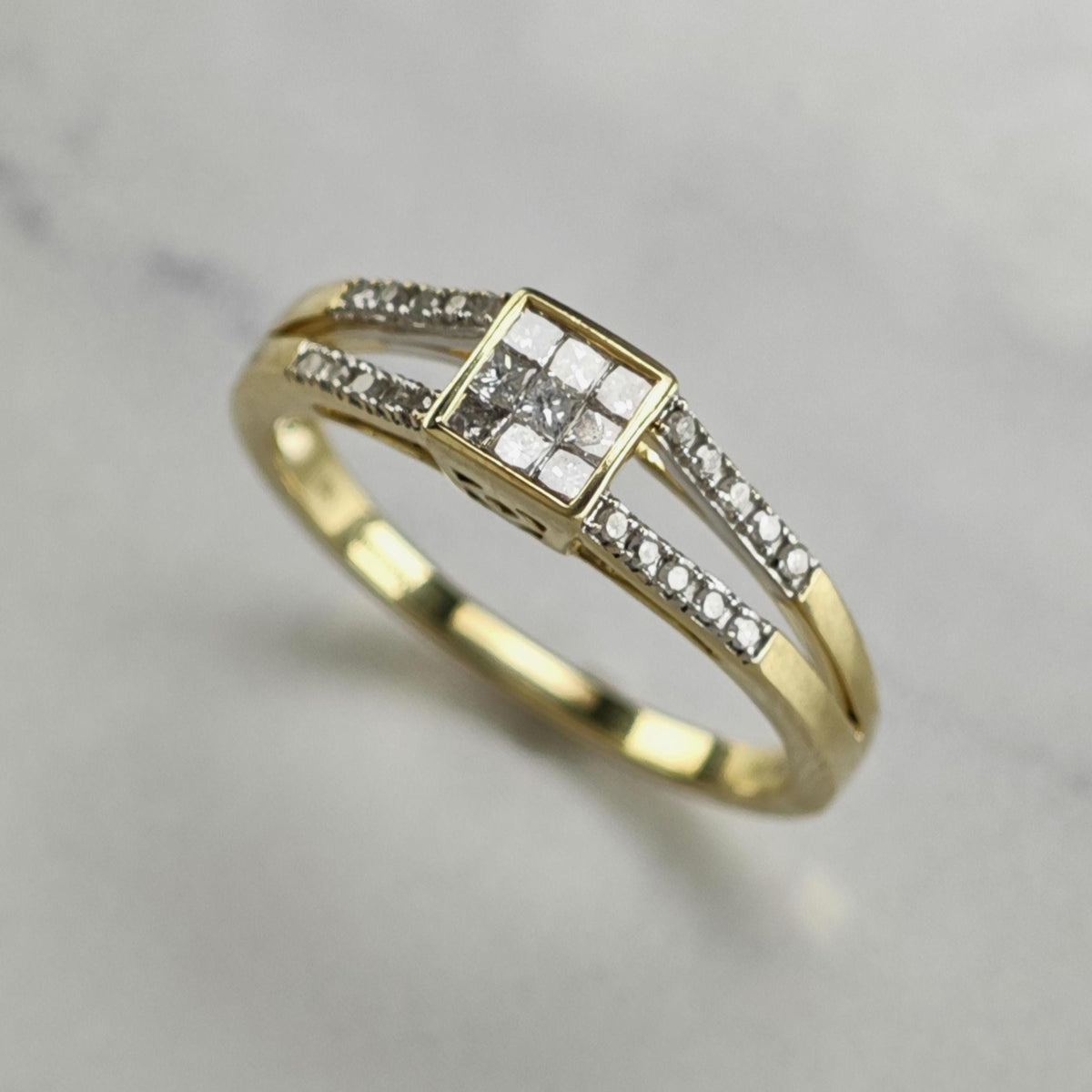 Invisible Set Diamonds 10K Yellow Gold Ring Sz 8 R6779