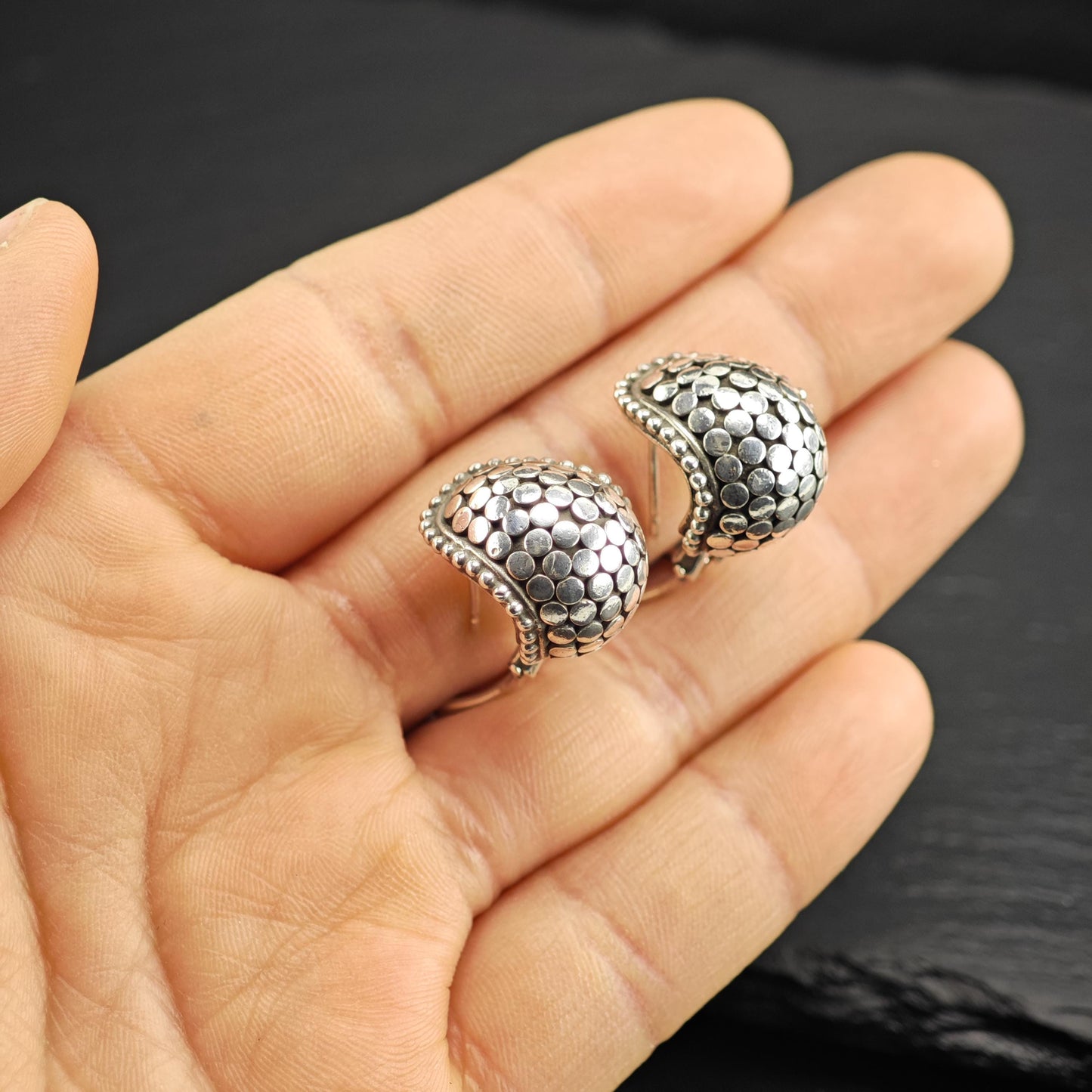 Vintage John Hardy Scallop Omega Back Sterling Silver Earrings ER3184Dor