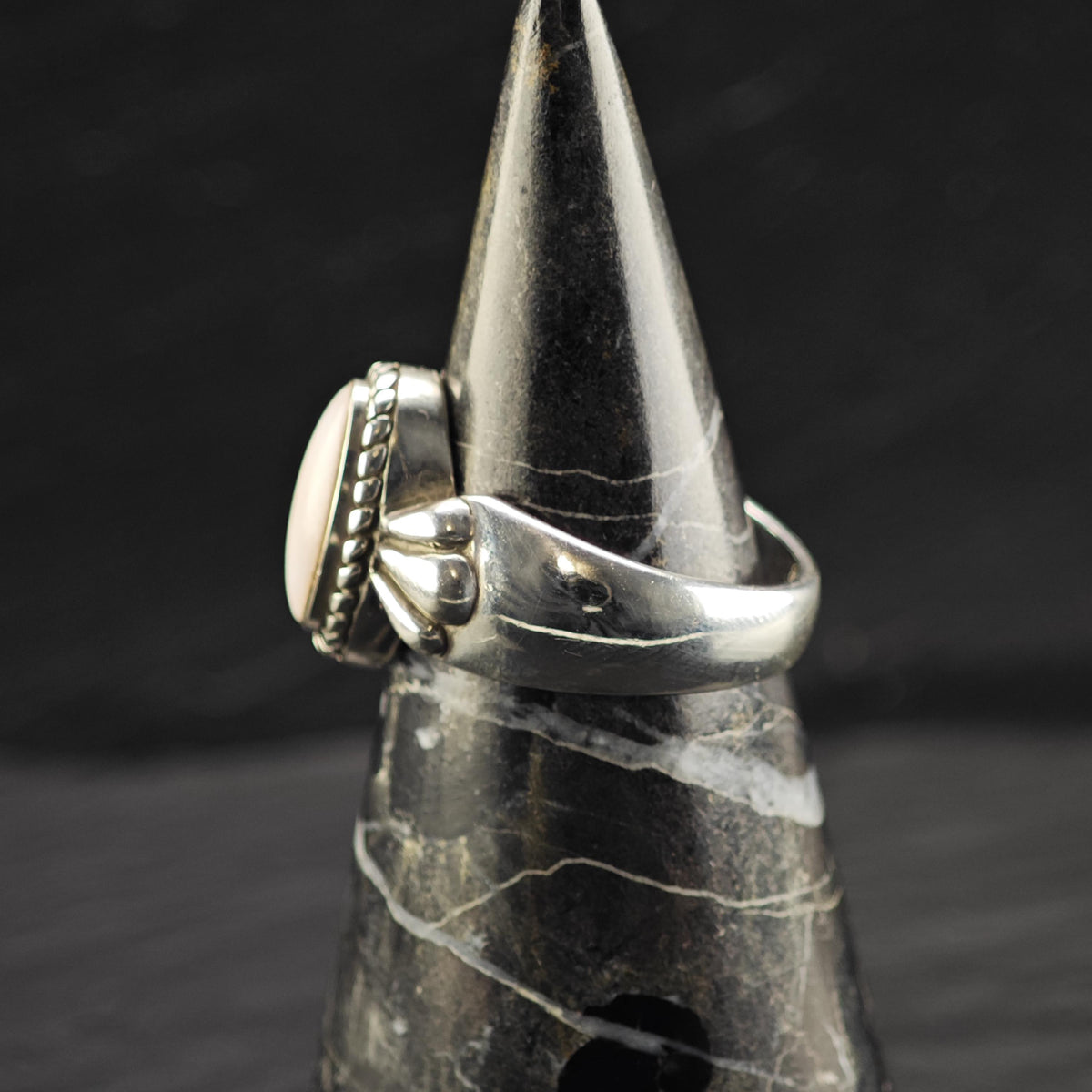 Vintage Relios MOP Sterling Silver Ring Sz 8 R6844