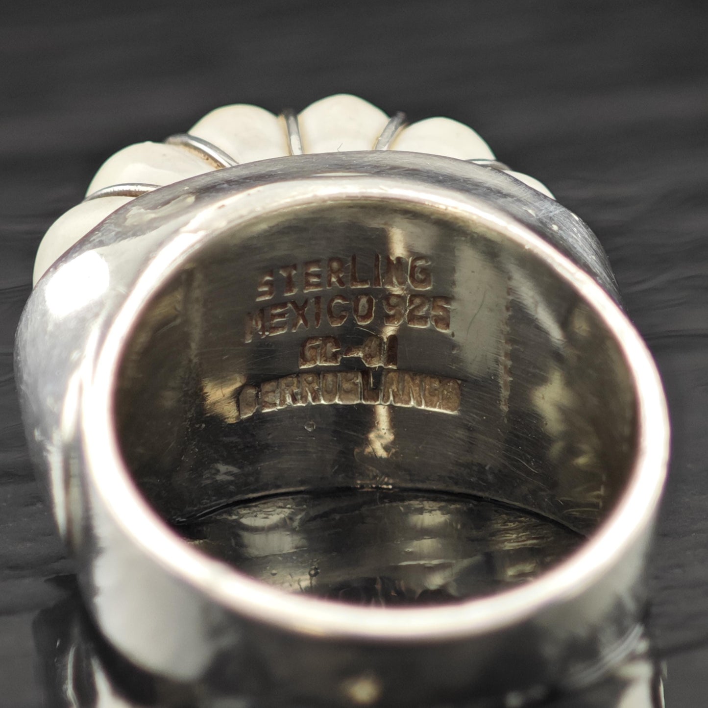 Sterling Silver Ring: Mexico Oyster Shell - Vintage Style Size 7 1/2