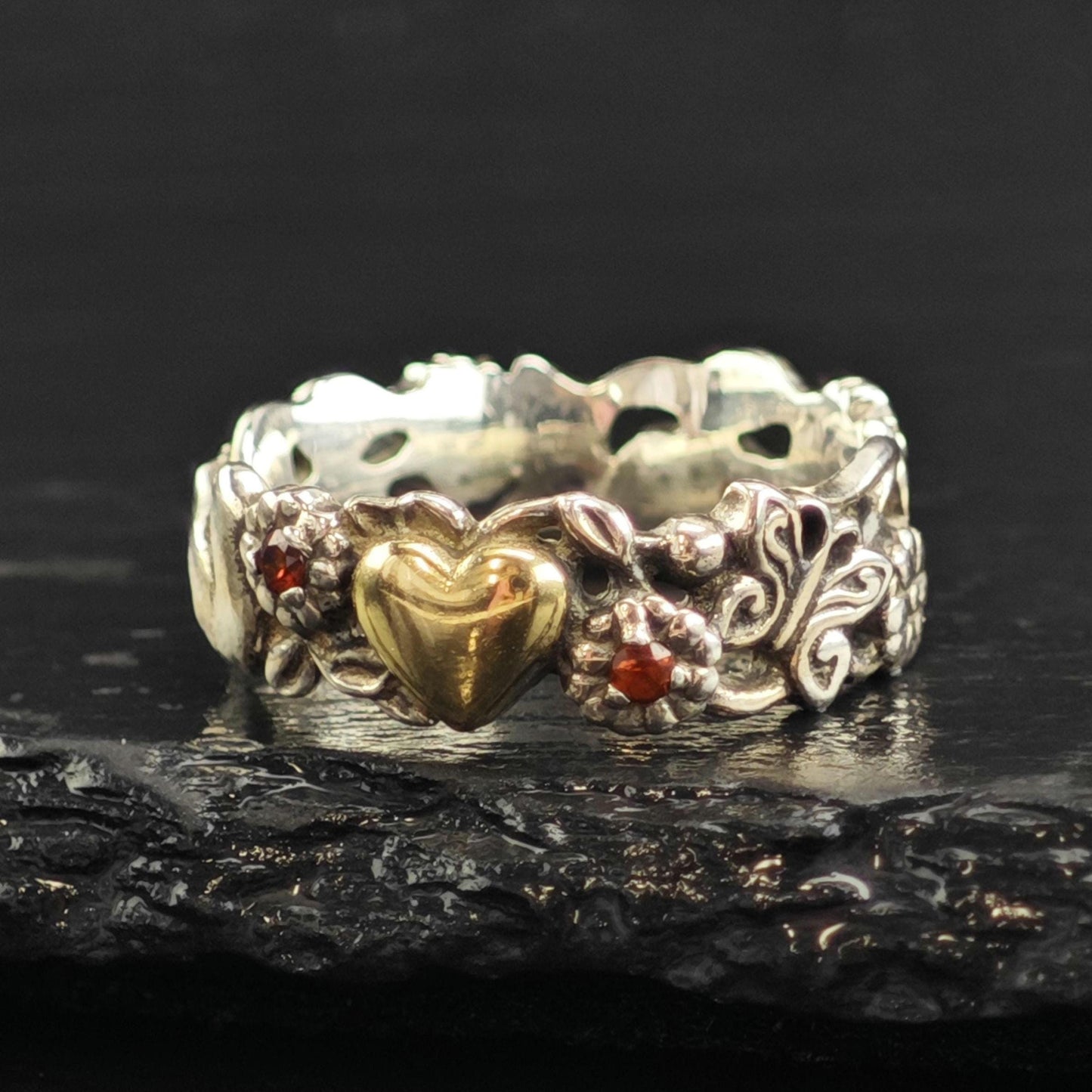 14K Gold Heart & Ruby Detailed Band Sterling Silver Ring Sz 7 R6592