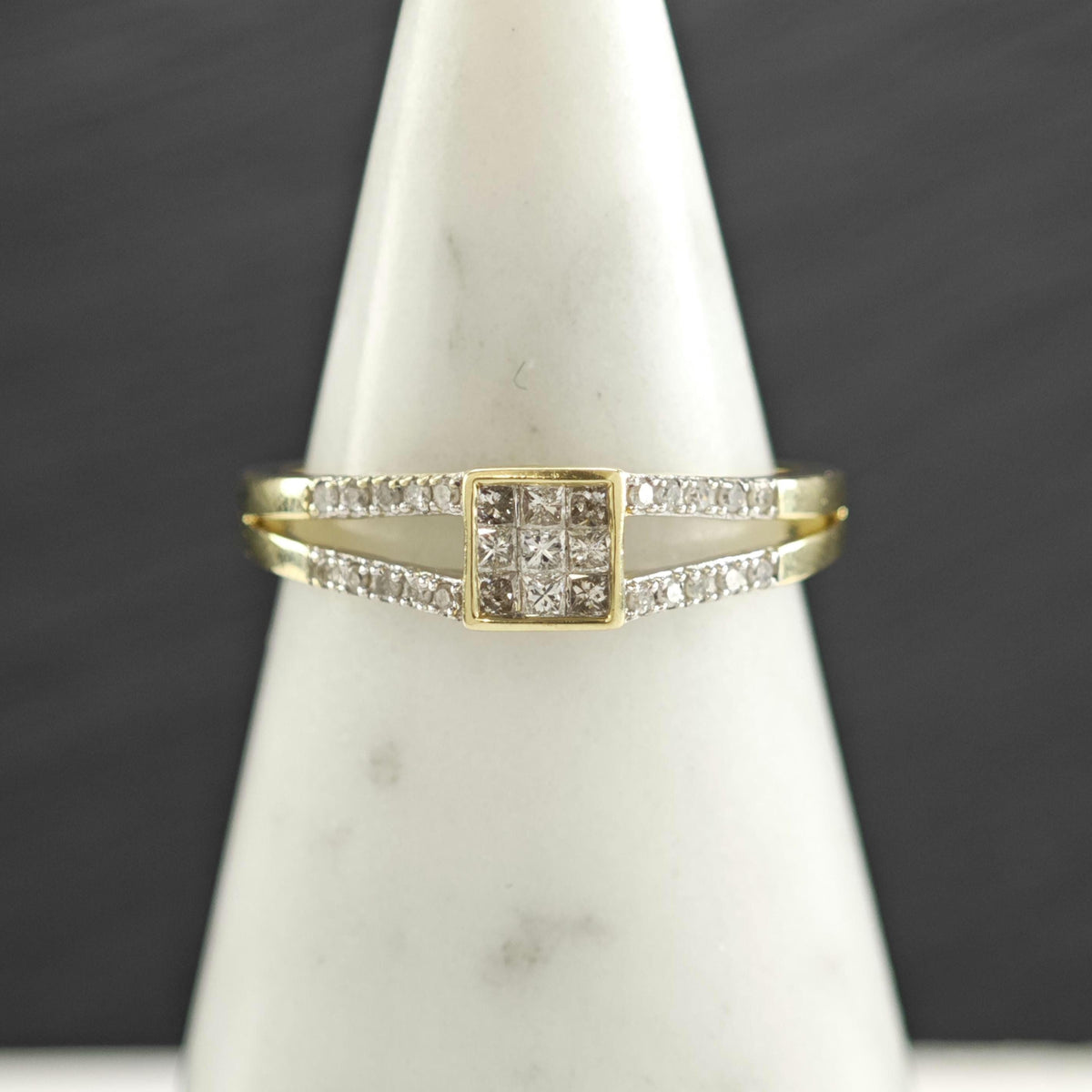 Invisible Set Diamonds 10K Yellow Gold Ring Sz 8 R6779