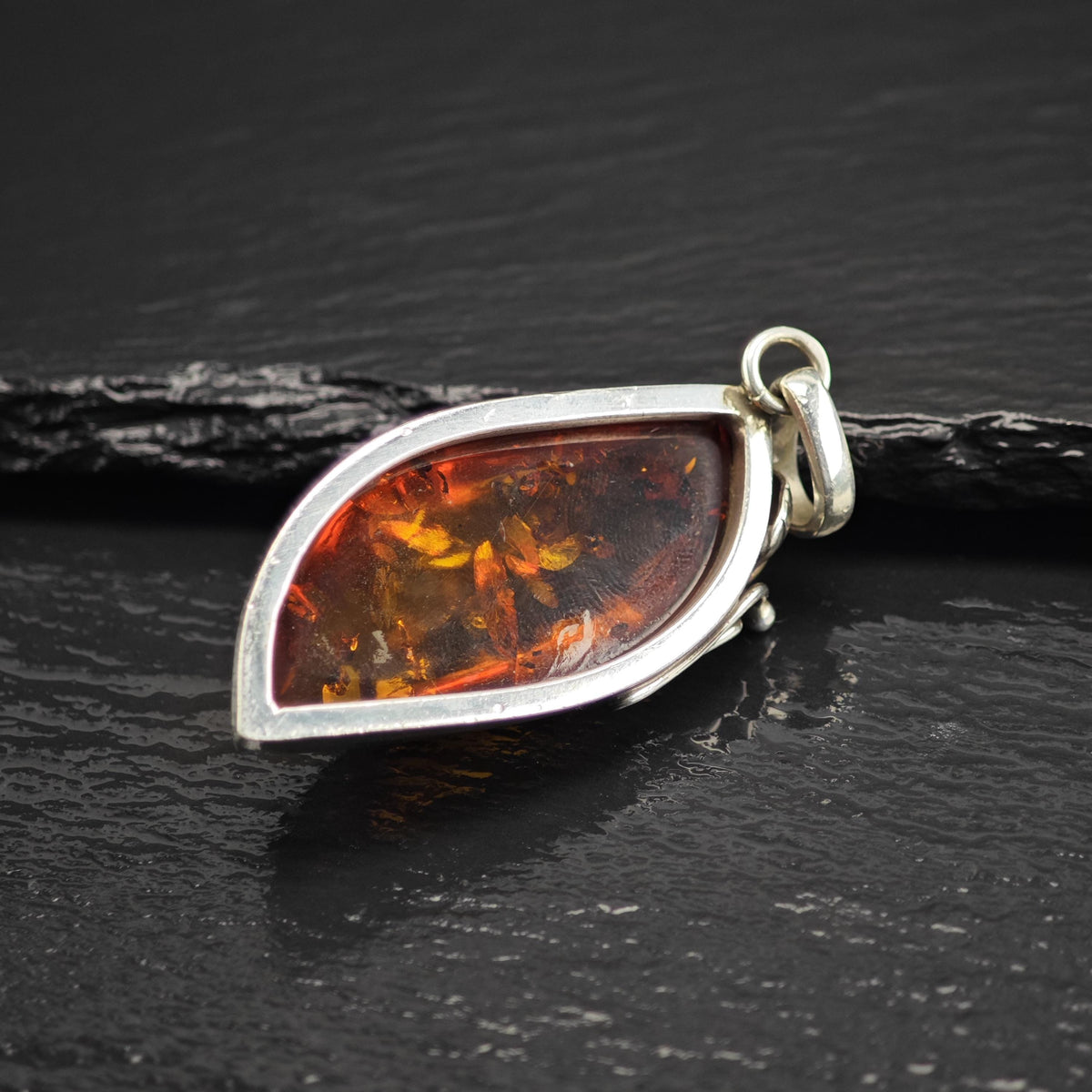 Amber Leaf Detailing Sterling Silver Pendant P3088