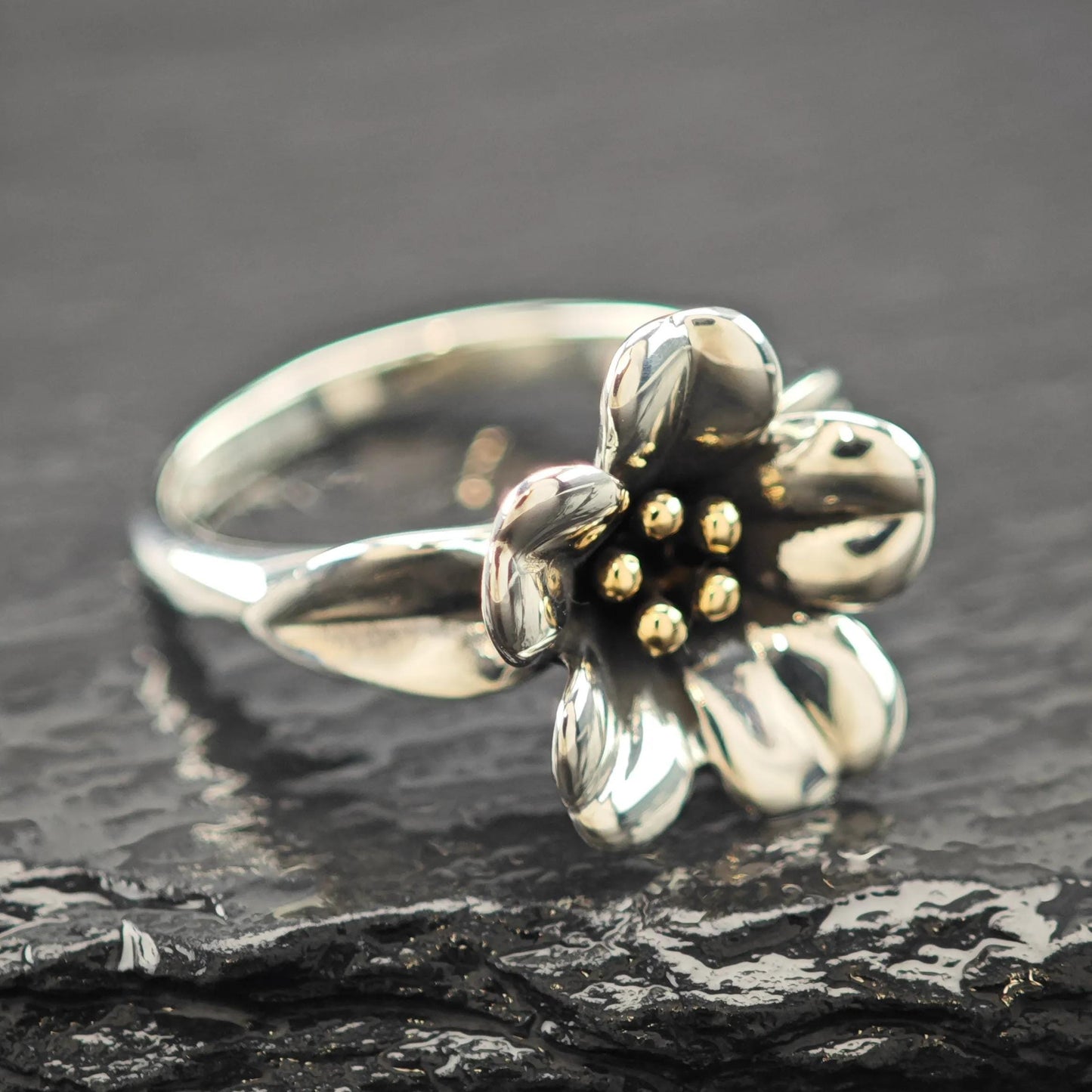 James Avery Floral, 18K Gold Accent Ring Sterling Silver Sz 8 1/2 R5930