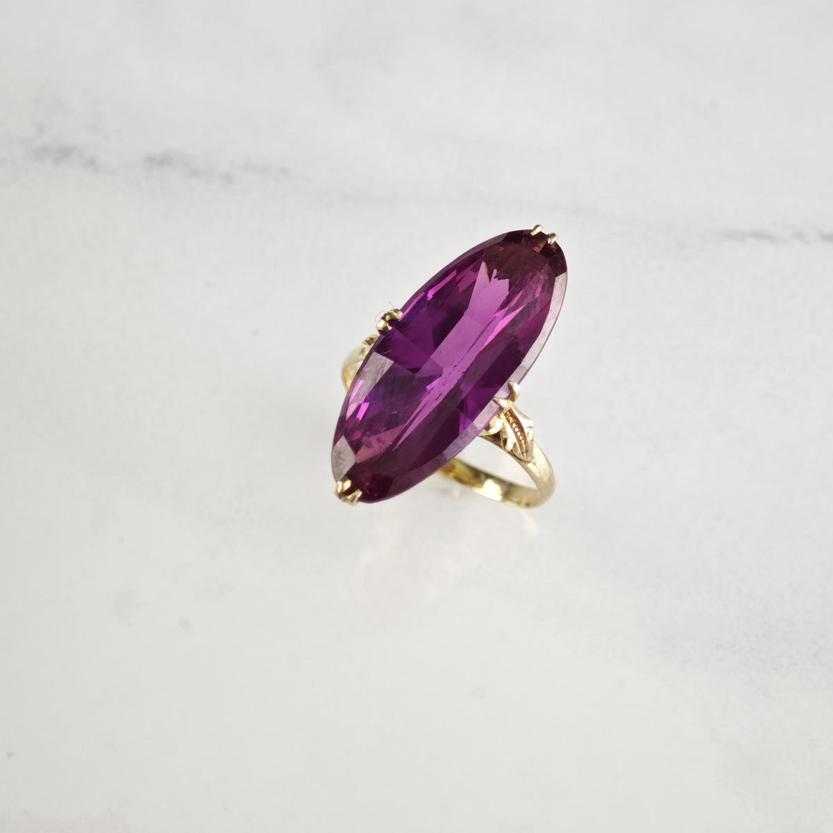 Large Oval Color Change Corrundum 10K Gold Ring Sz 6 1/2 R6808