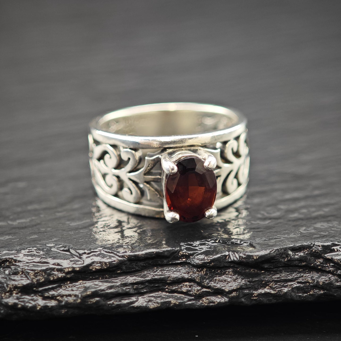 James Avery Filigree Garnet Ring Sterling Silver Sz 6 1/2