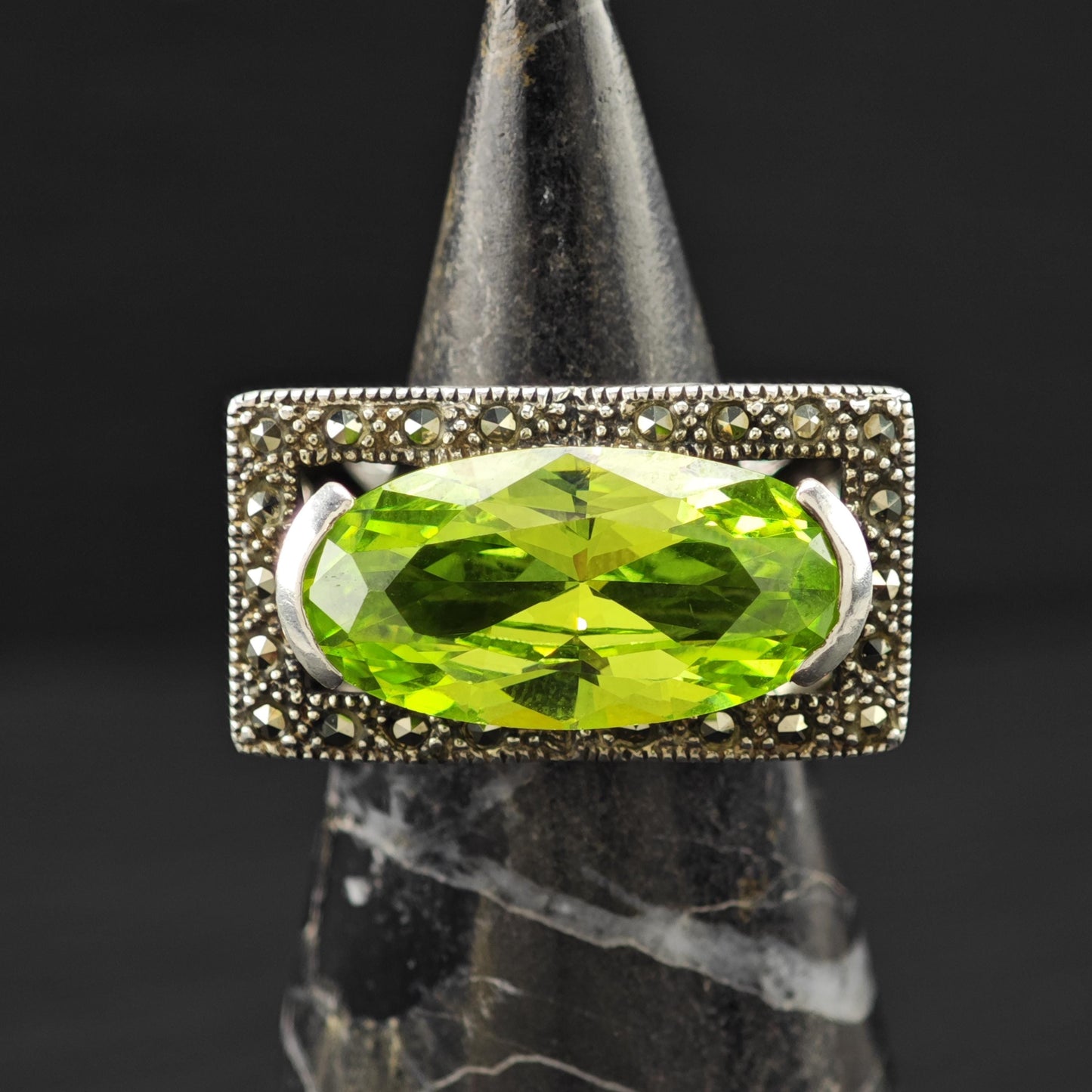 Green Gemstone Sterling Silver Ring Size 6 1/4 R6106