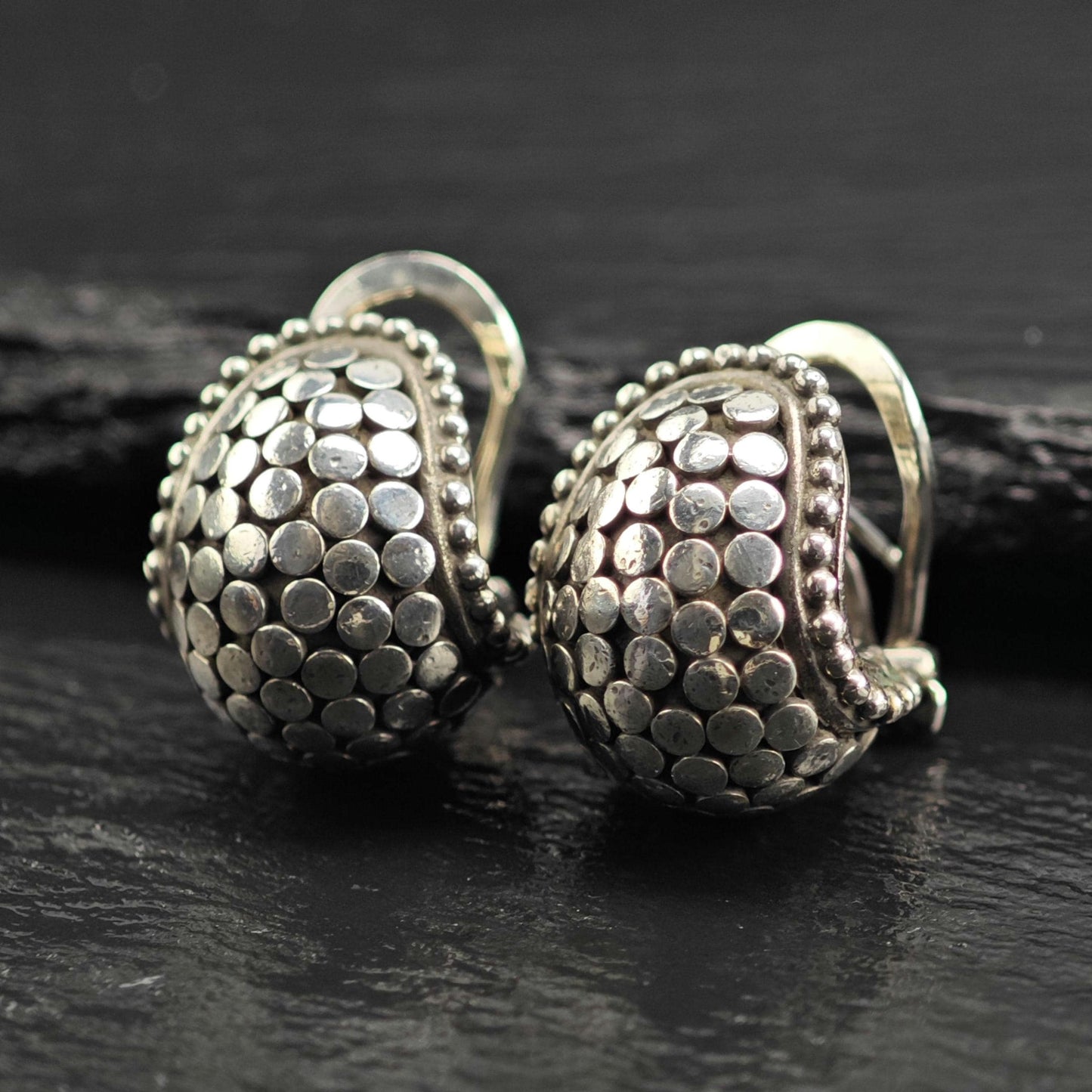 Vintage John Hardy Scallop Omega Back Sterling Silver Earrings ER3184Dor