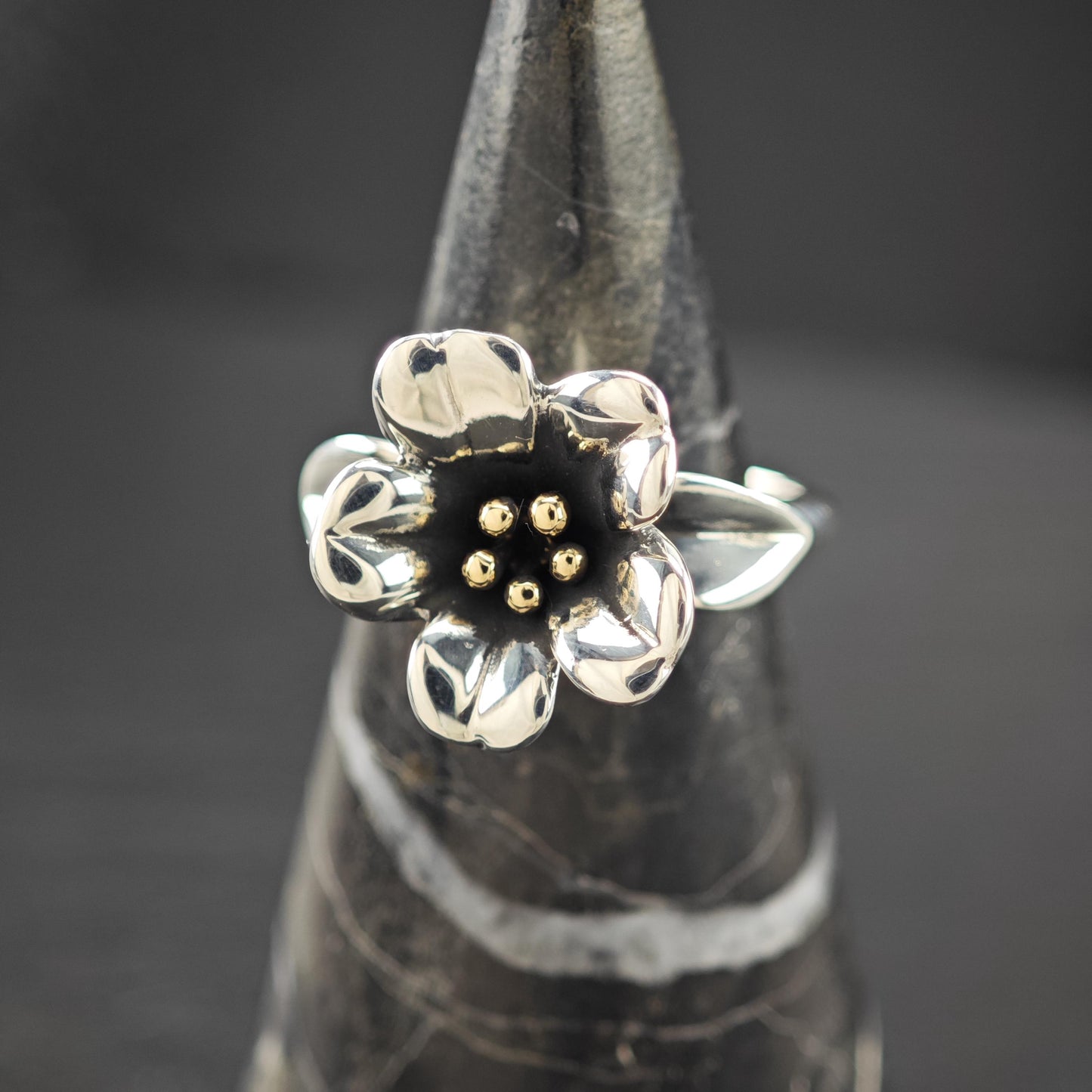 James Avery Floral, 18K Gold Accent Ring Sterling Silver Sz 8 1/2 R5930