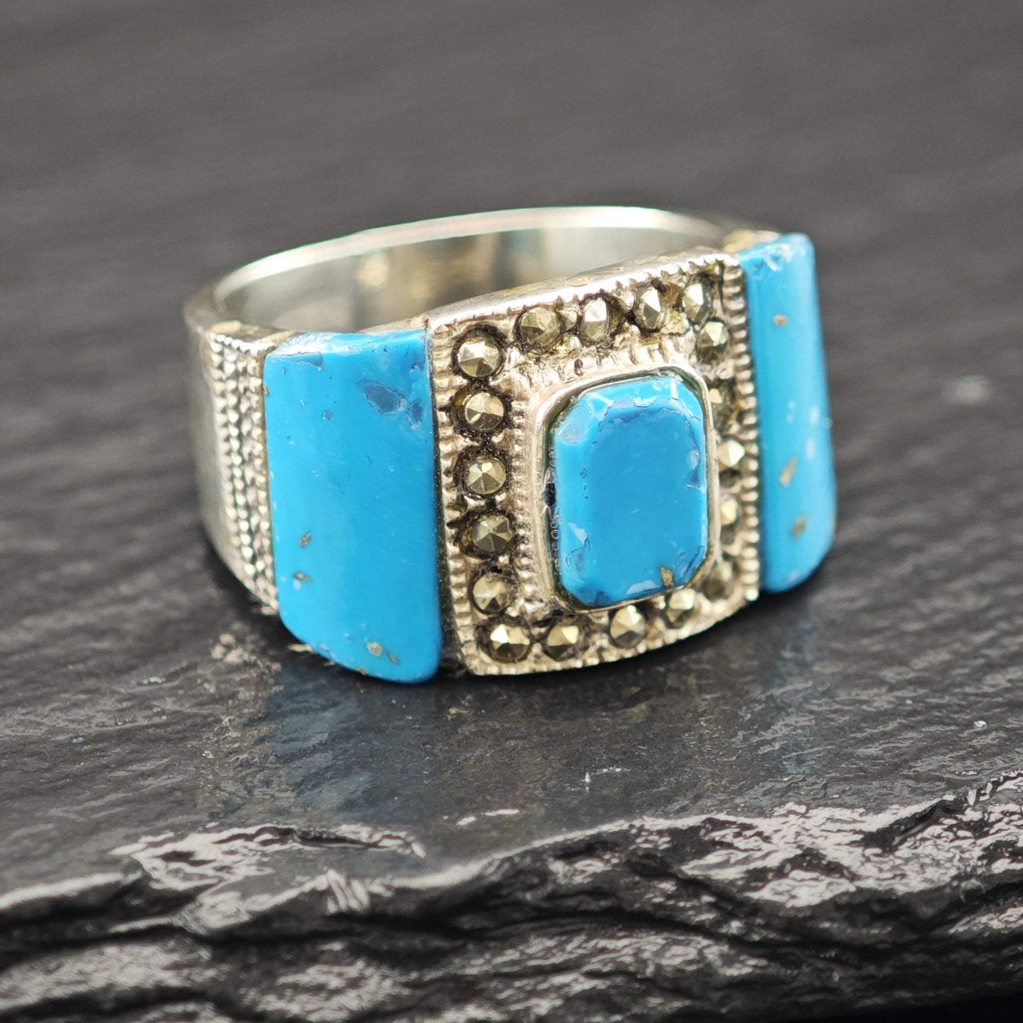 Silver Statement Ring Blue Stone Decorative Details Size 6 1/4 R6119