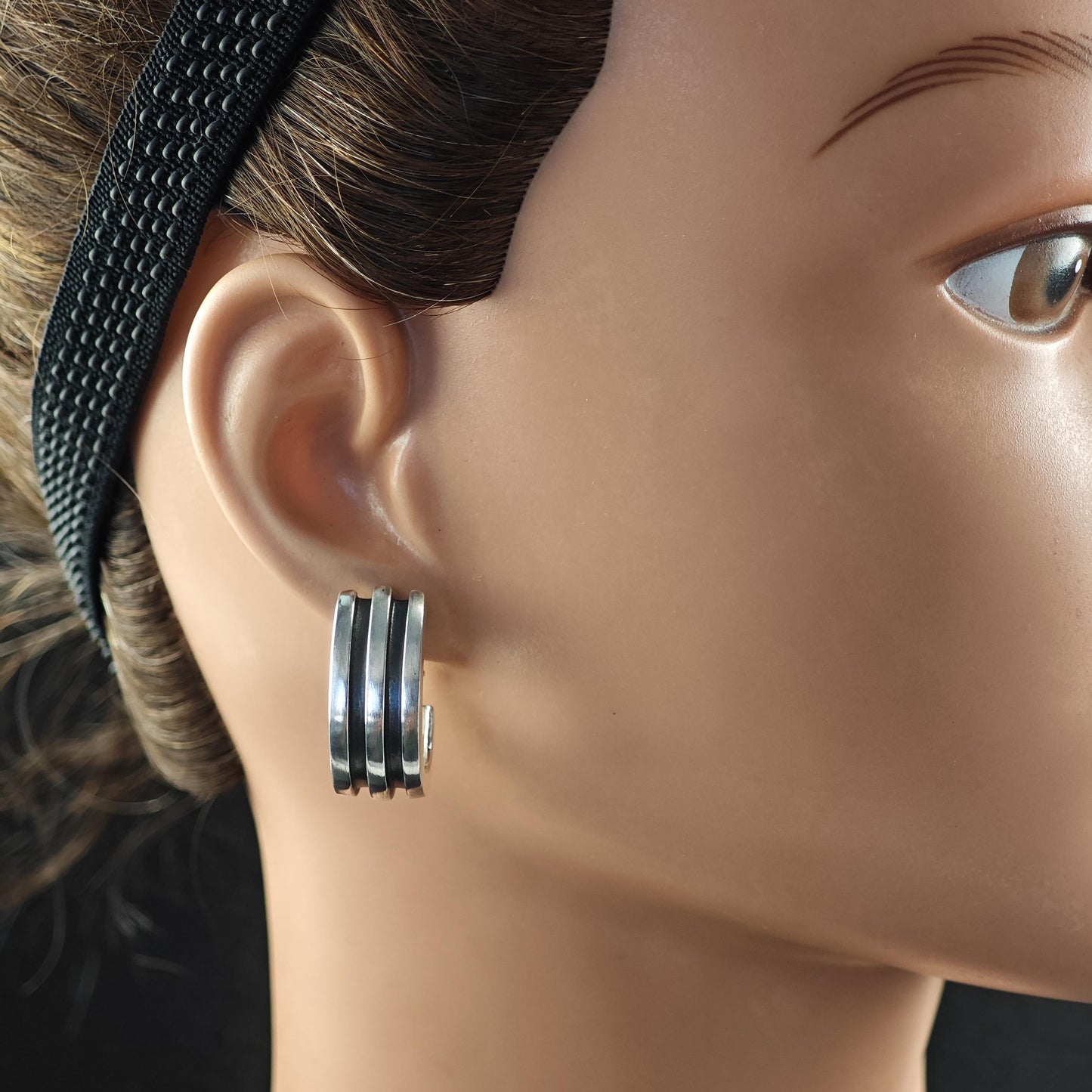 Tiffany Atlas 1995, Incise Omega Back Earrings Sterling Silver