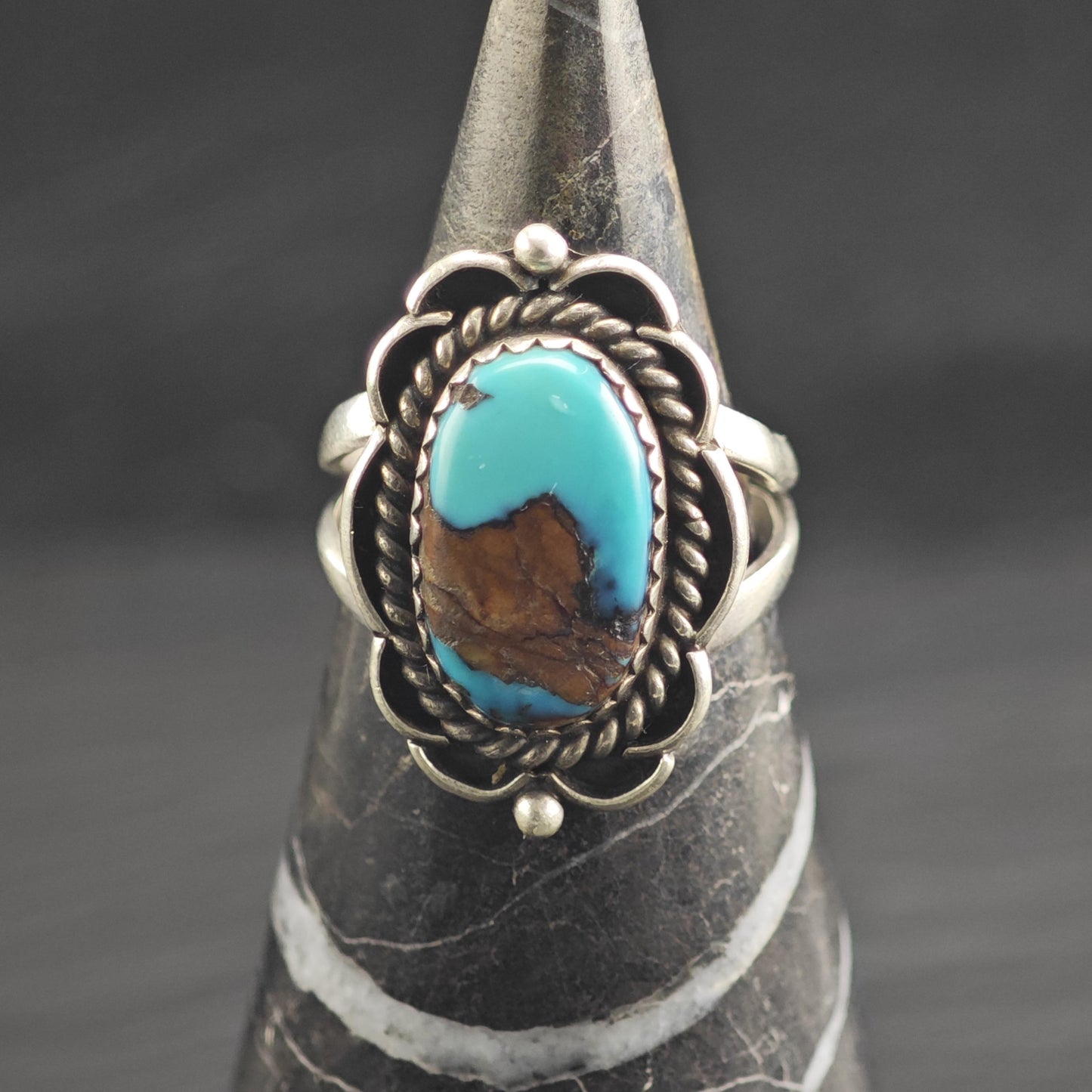 Native American Bisbee Turquoise Detailed Bezel Sterling Silver Ring Sz 6 R6651