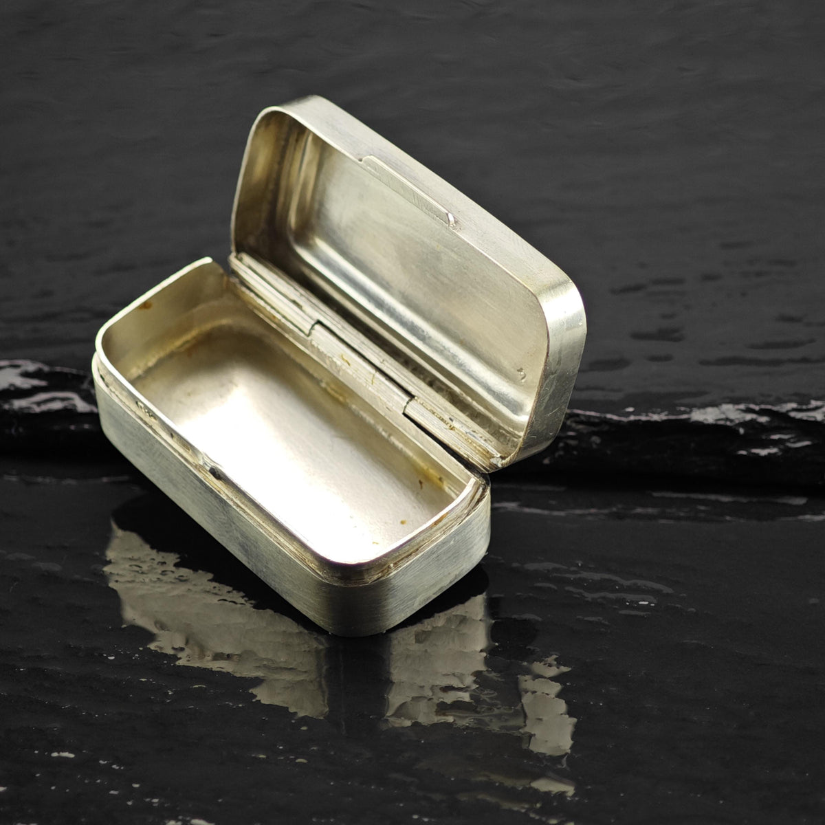 Vintage Italian 800 Silver Pill Box Sterling MISC0410