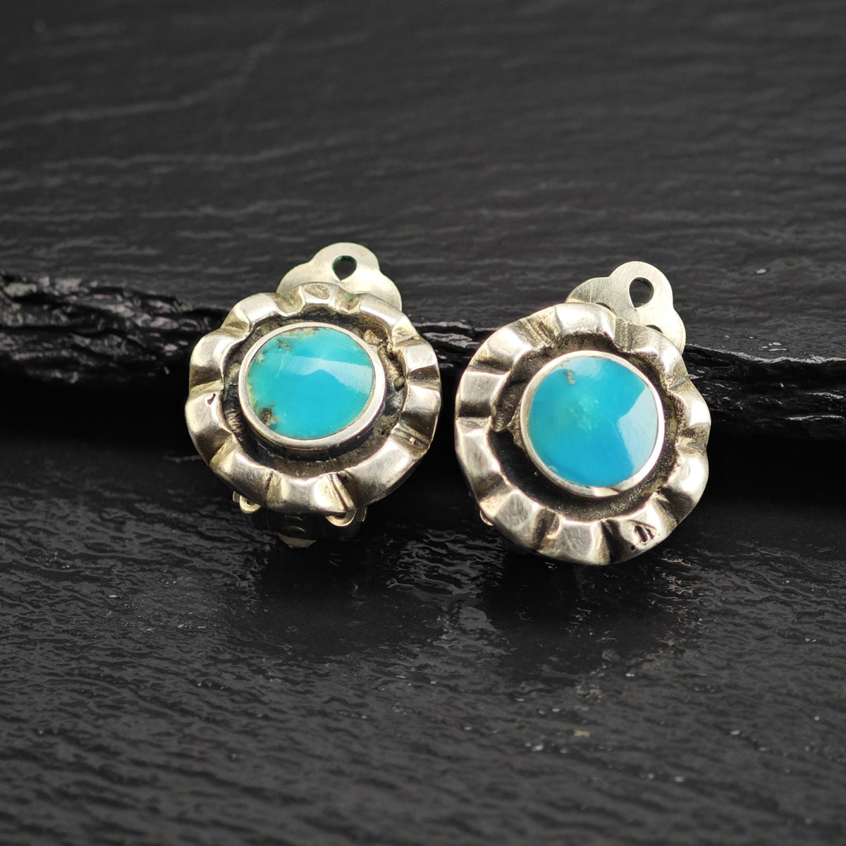 Vintage SW Carved Turquoise Sterling Silver Clip On Earrings ER3211