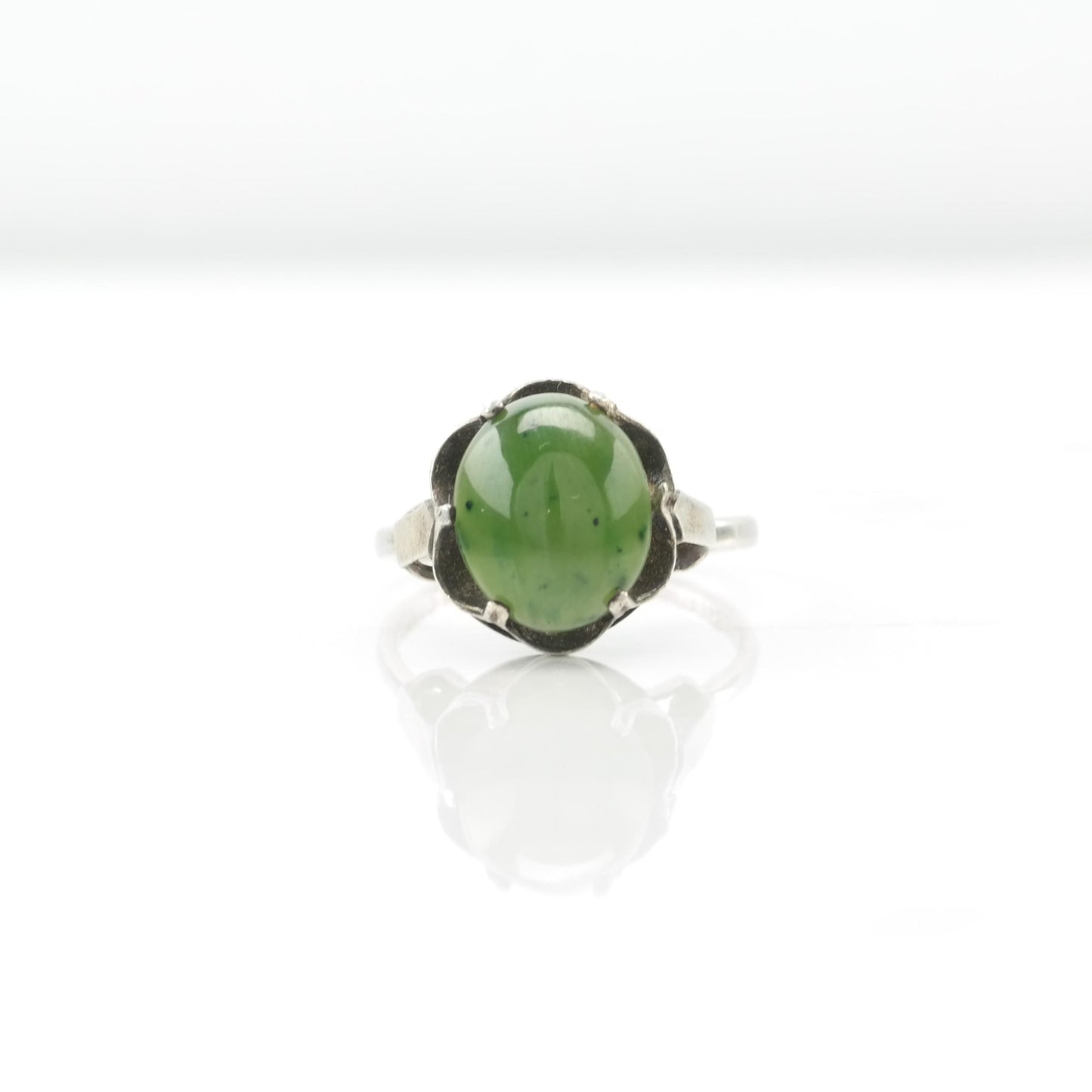 Sarah Coventry Nephrite Sterling Silver Green Ring Size 8 3/4