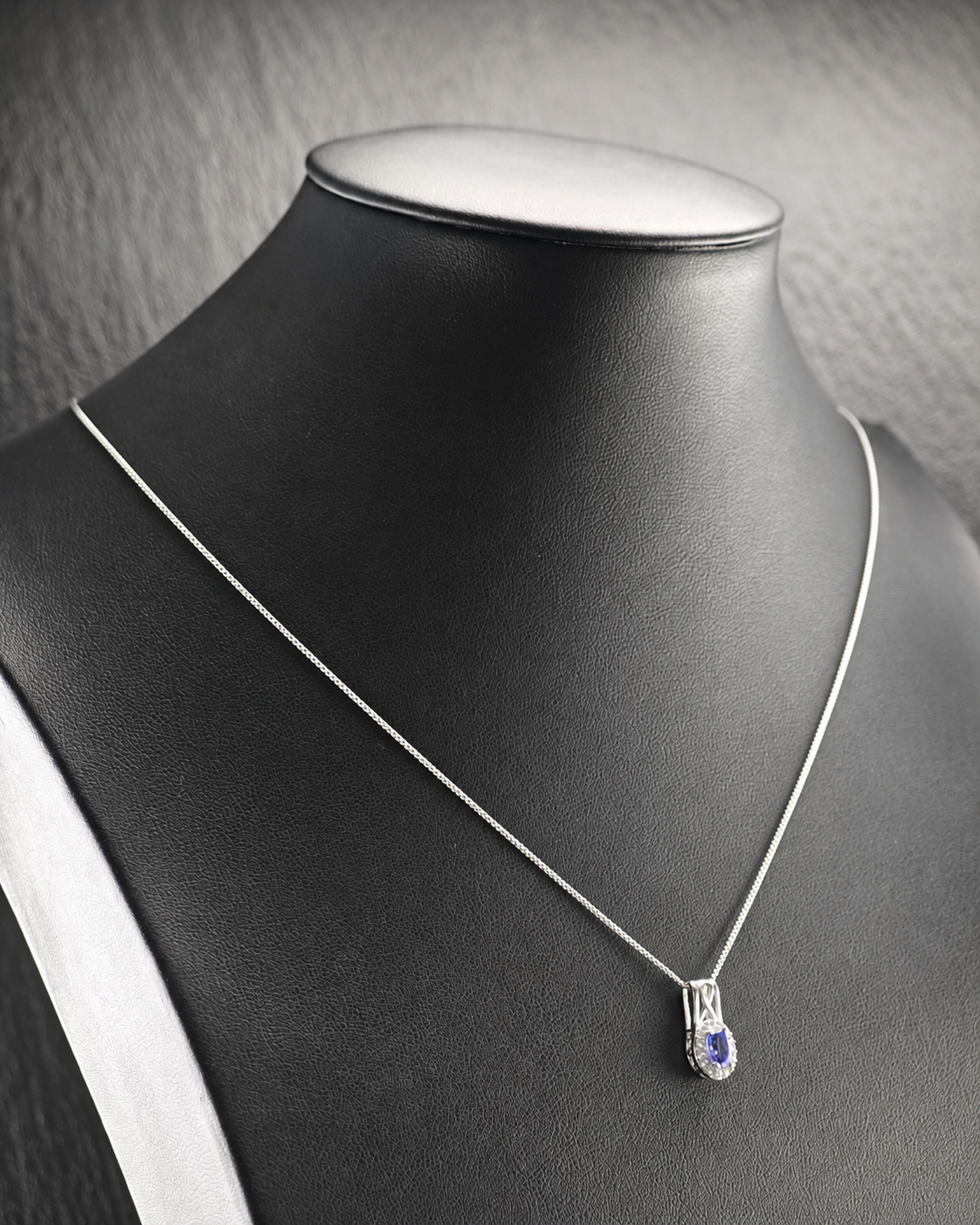 Blue Tanzanite White Topaz Oval Necklaces Sterling Silver N2496